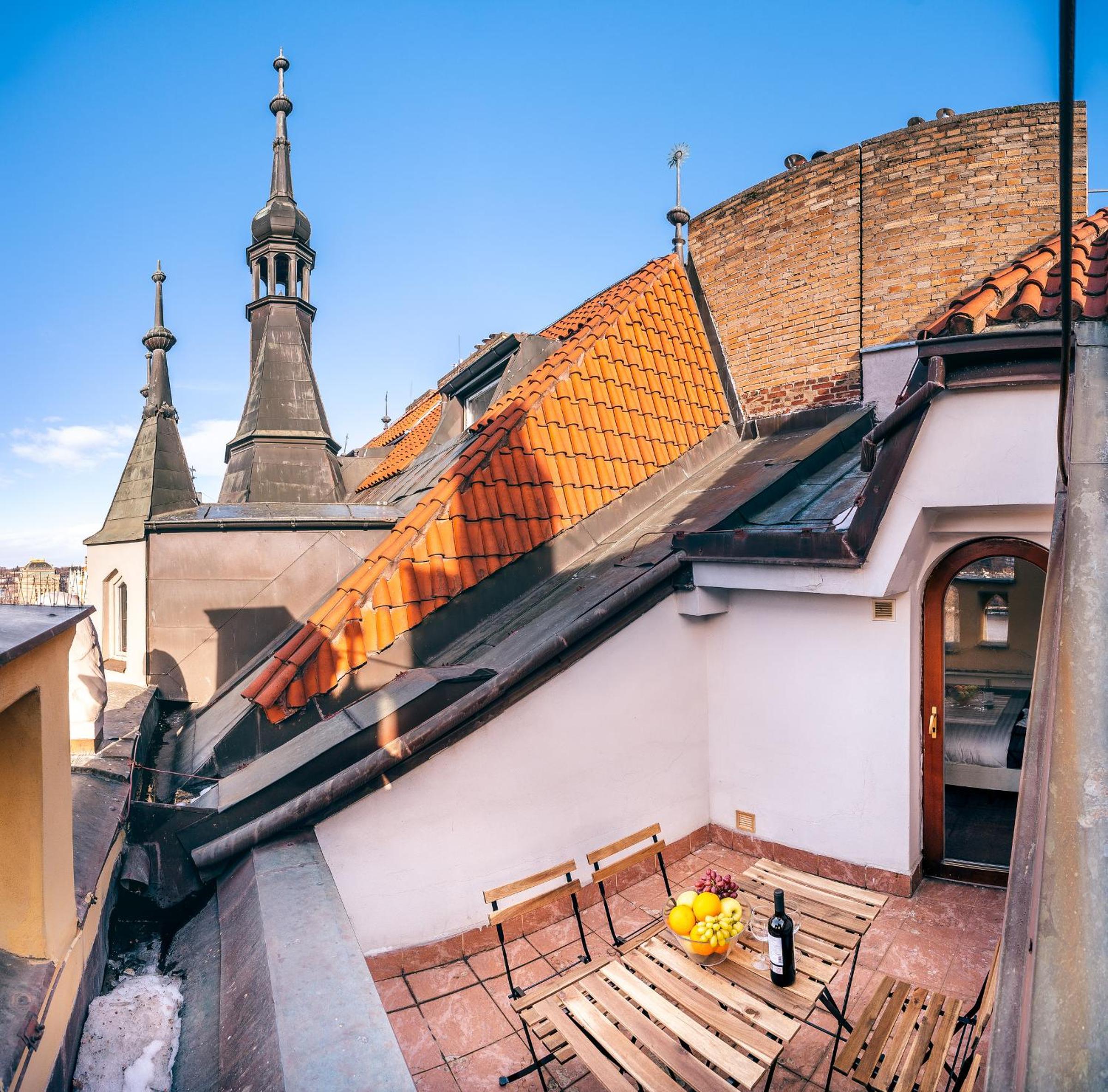 5BR 2BATH Masarykovo nábřeží apartment