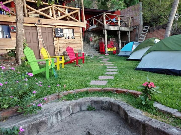 Captain Morgan Hostel Lake Coatepeque
