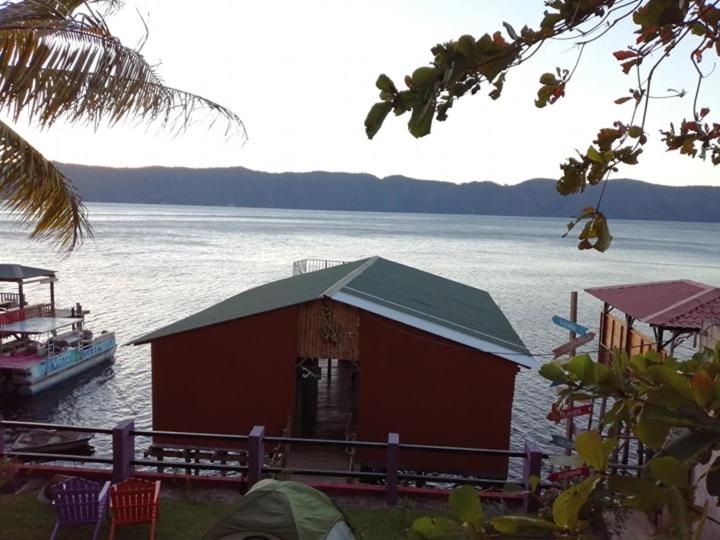 Captain Morgan Hostel Lake Coatepeque