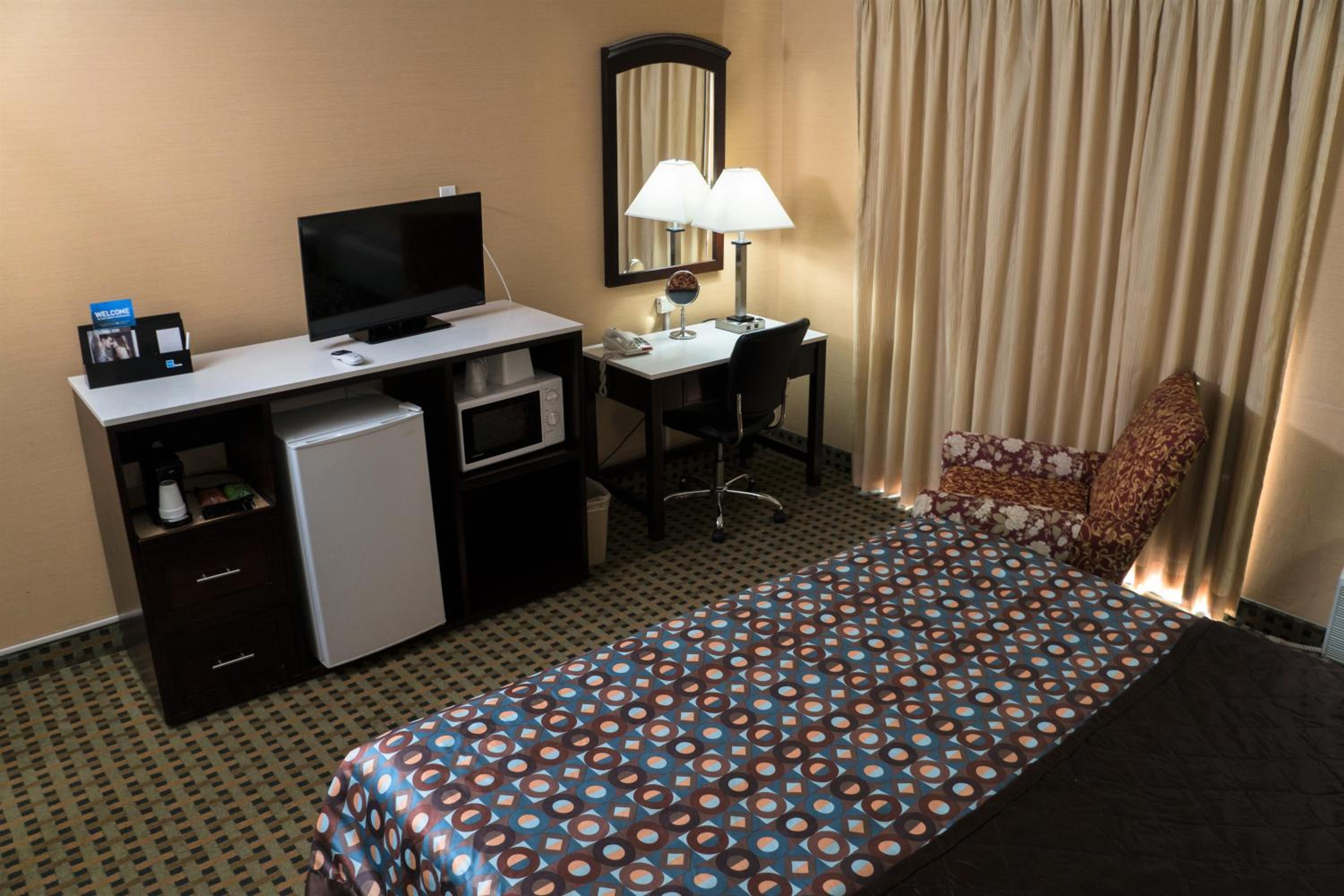 Barstow Vacations - California Inn Barstow - Property Image 4