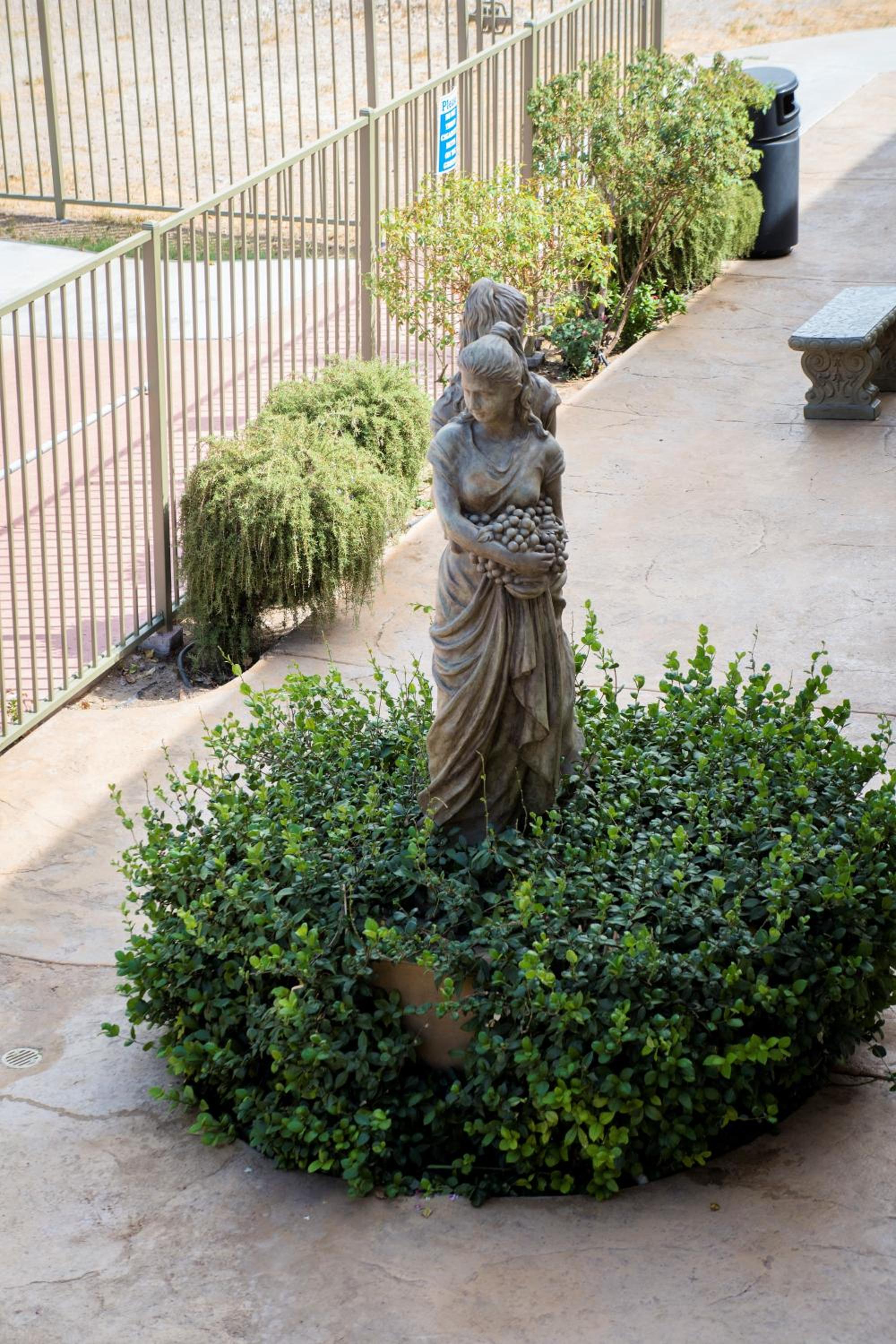 Barstow Vacations - California Inn Barstow - Property Image 5