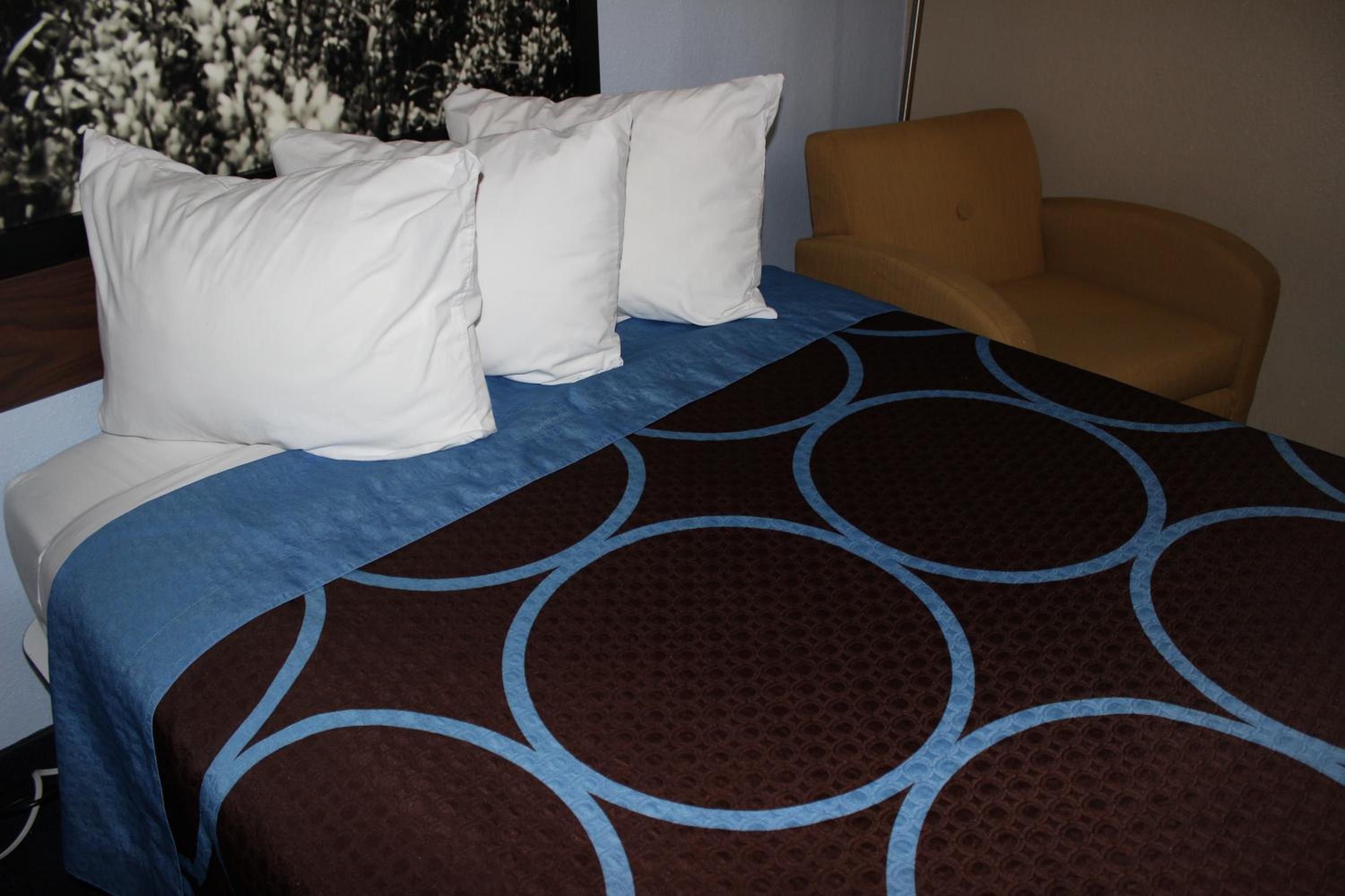 Super 8 by Wyndham East Stroudsburg - Poconos
