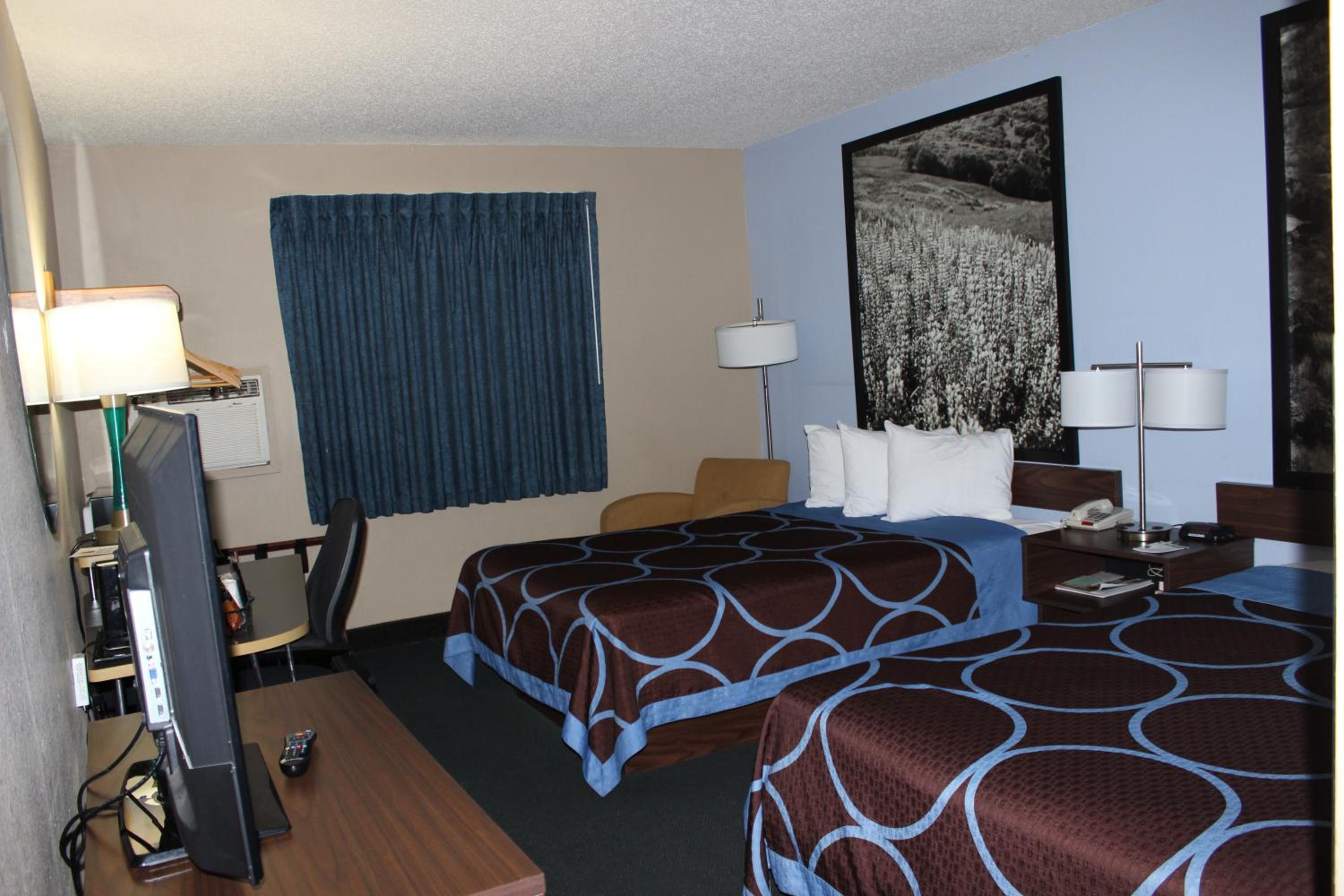 Super 8 by Wyndham East Stroudsburg - Poconos