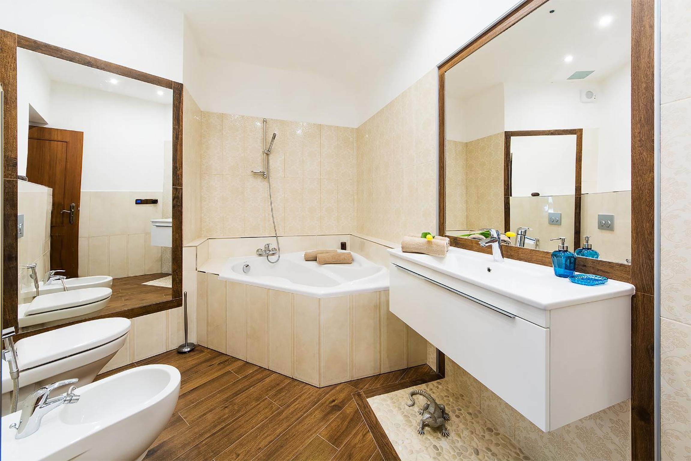 In Heart of Prague - 2BR 2BA Elegant Downtown Apt
