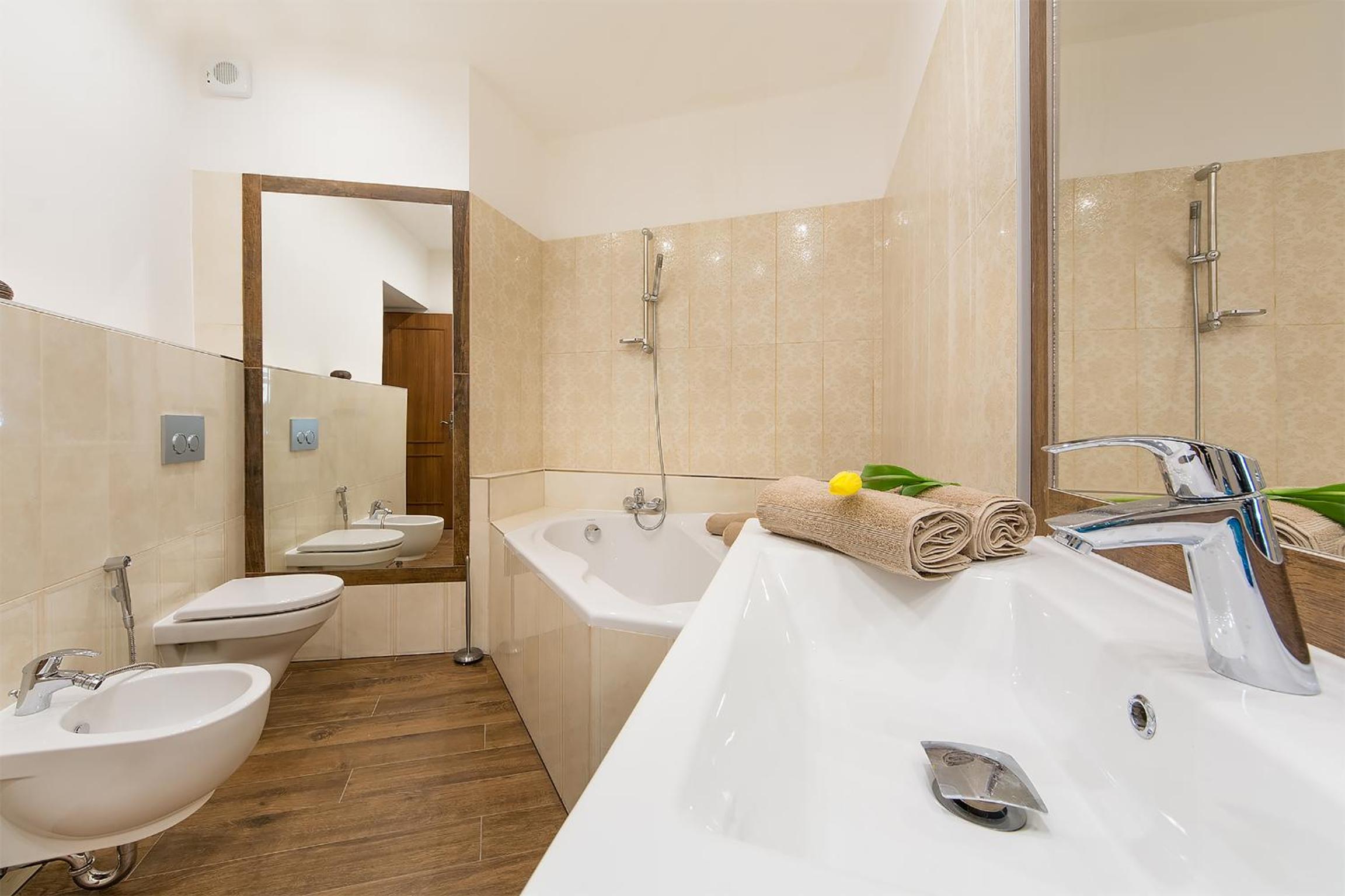 In Heart of Prague - 2BR 2BA Elegant Downtown Apt