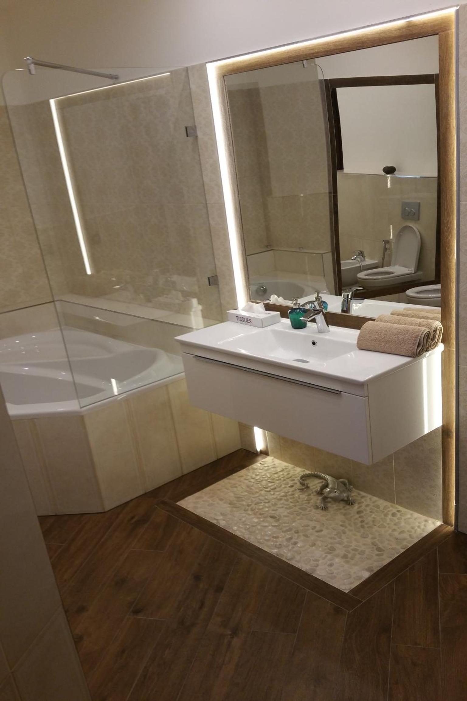 In Heart of Prague - 2BR 2BA Elegant Downtown Apt