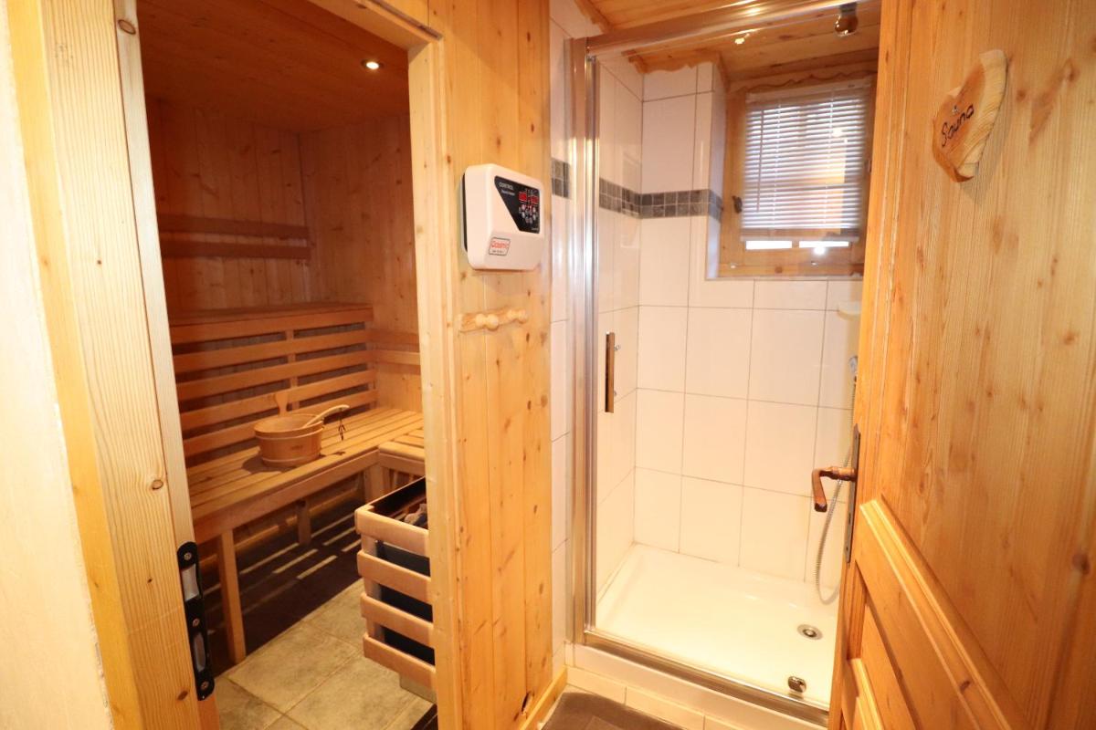 CHALET de charme 13 personnes avec Sauna SKI O PIEDS view 4