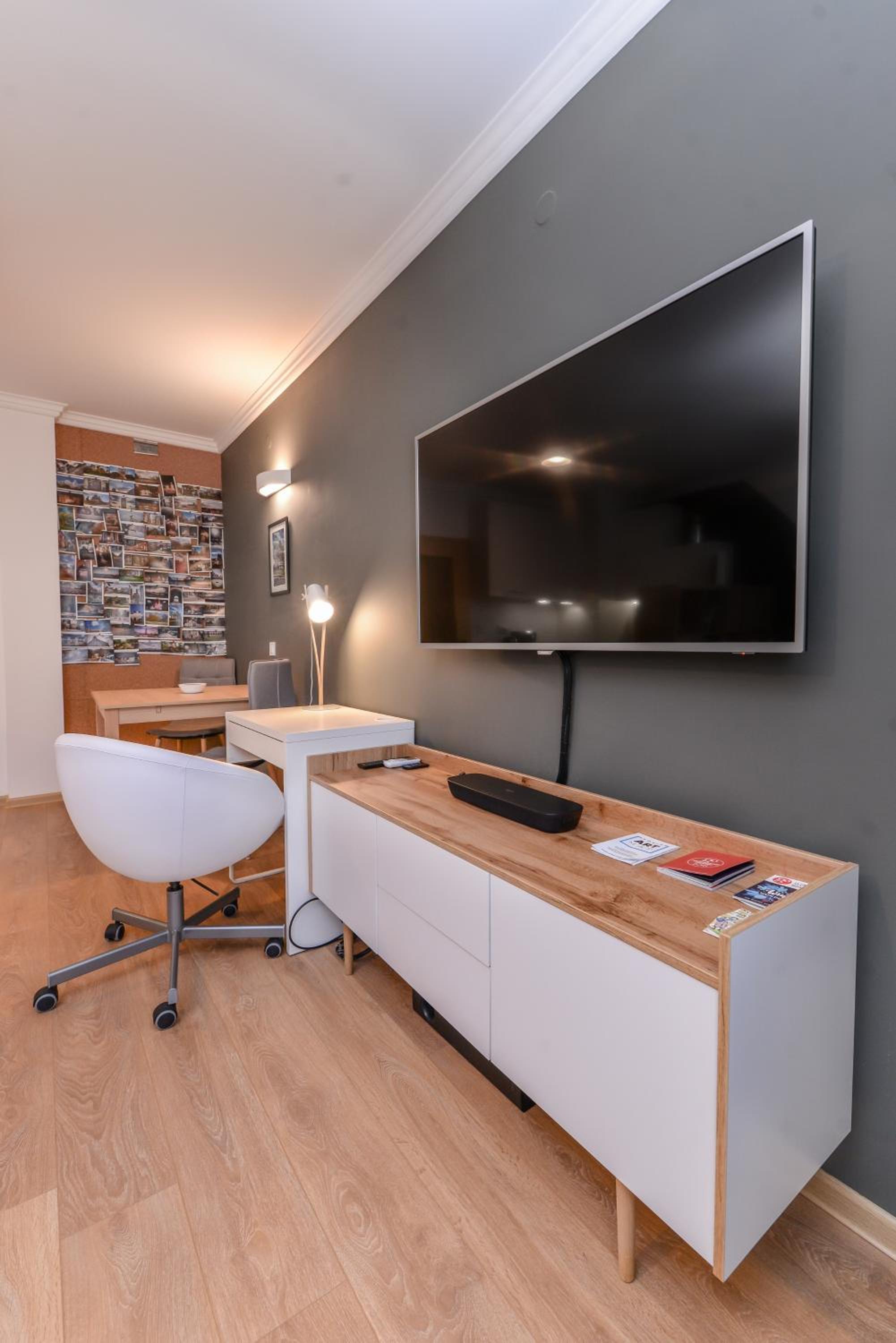 The Spot - fully equipped, central, modern studio by Flat Mаnager