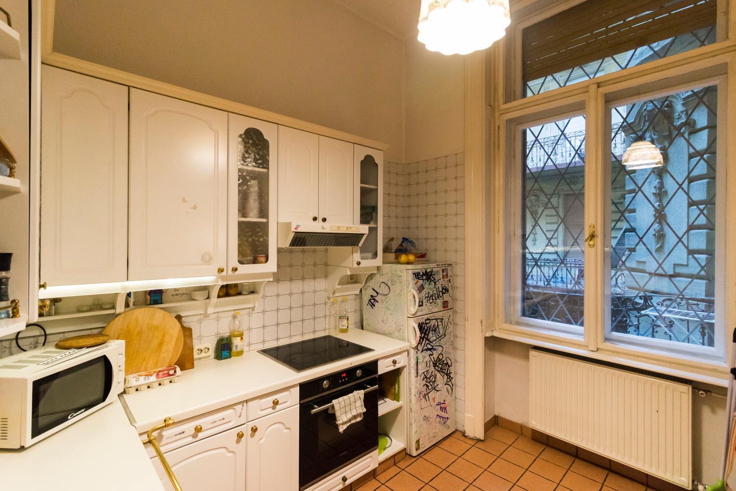 Baroque Hostel & Coworking