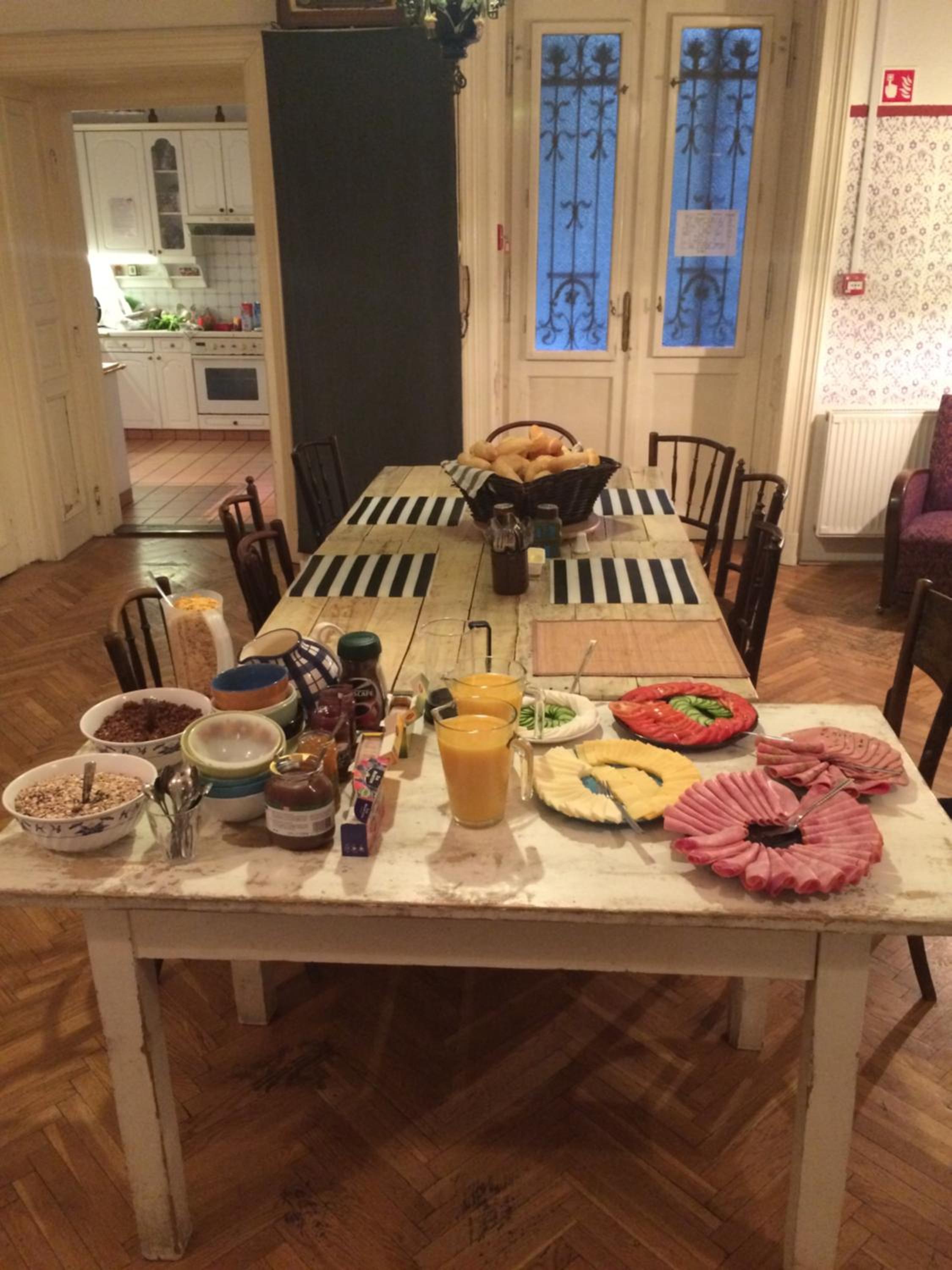 Baroque Hostel & Coworking