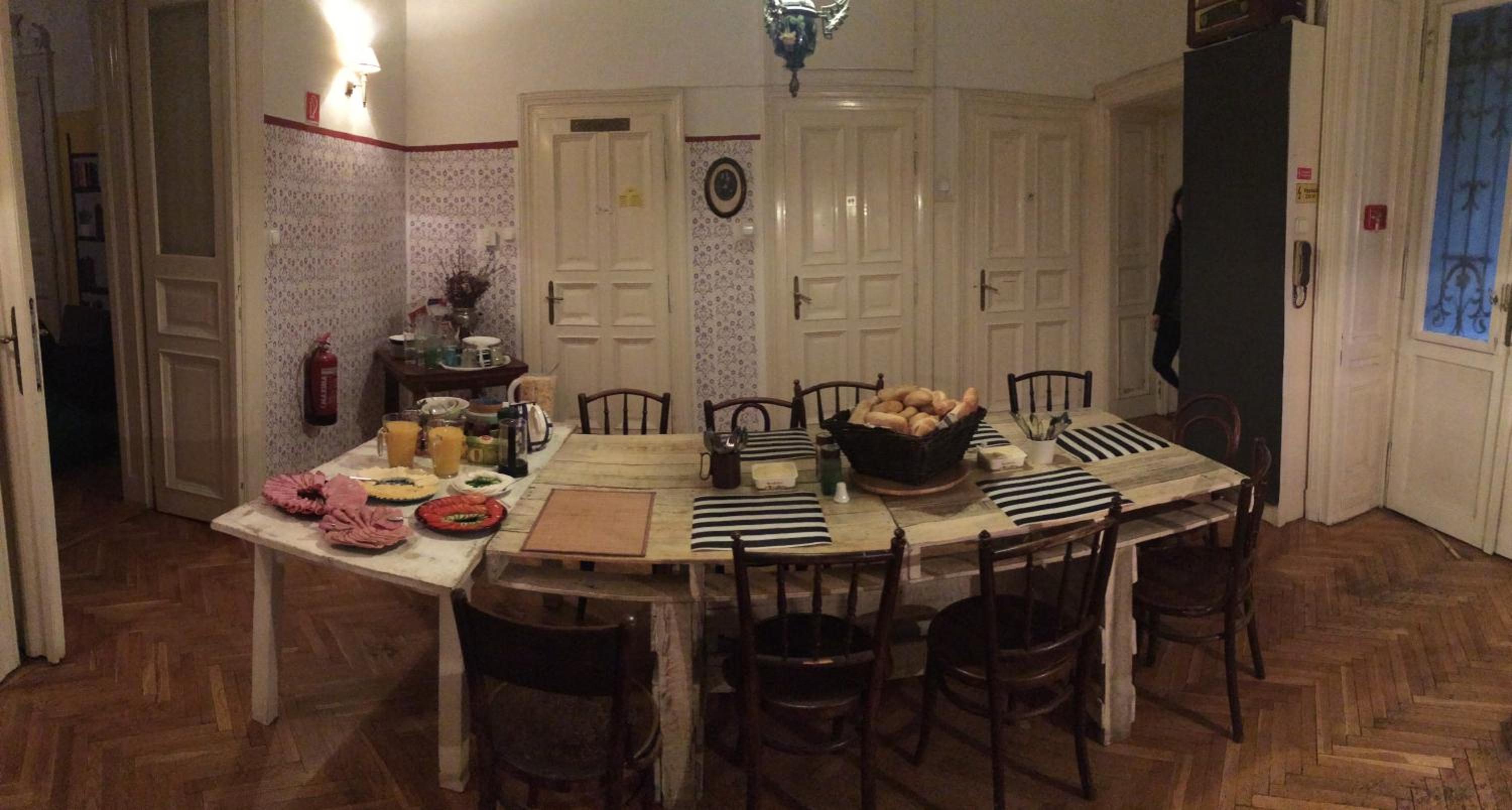 Baroque Hostel & Coworking