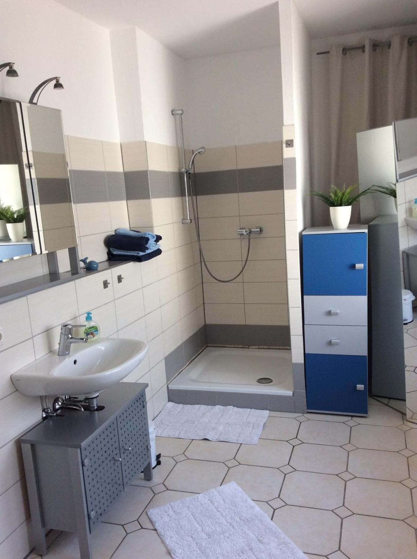 Ferienwohnung Staufenberg en Staufenberg — bathroom