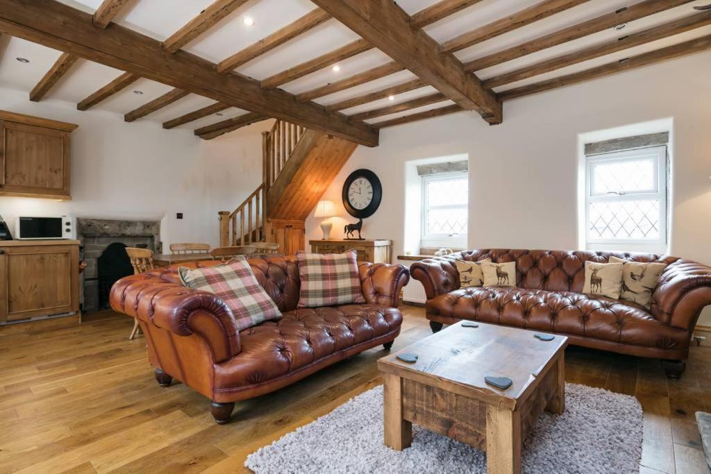 Stunning Blackberry Cottage with Log Burner - located on Haworth Main Street view 4