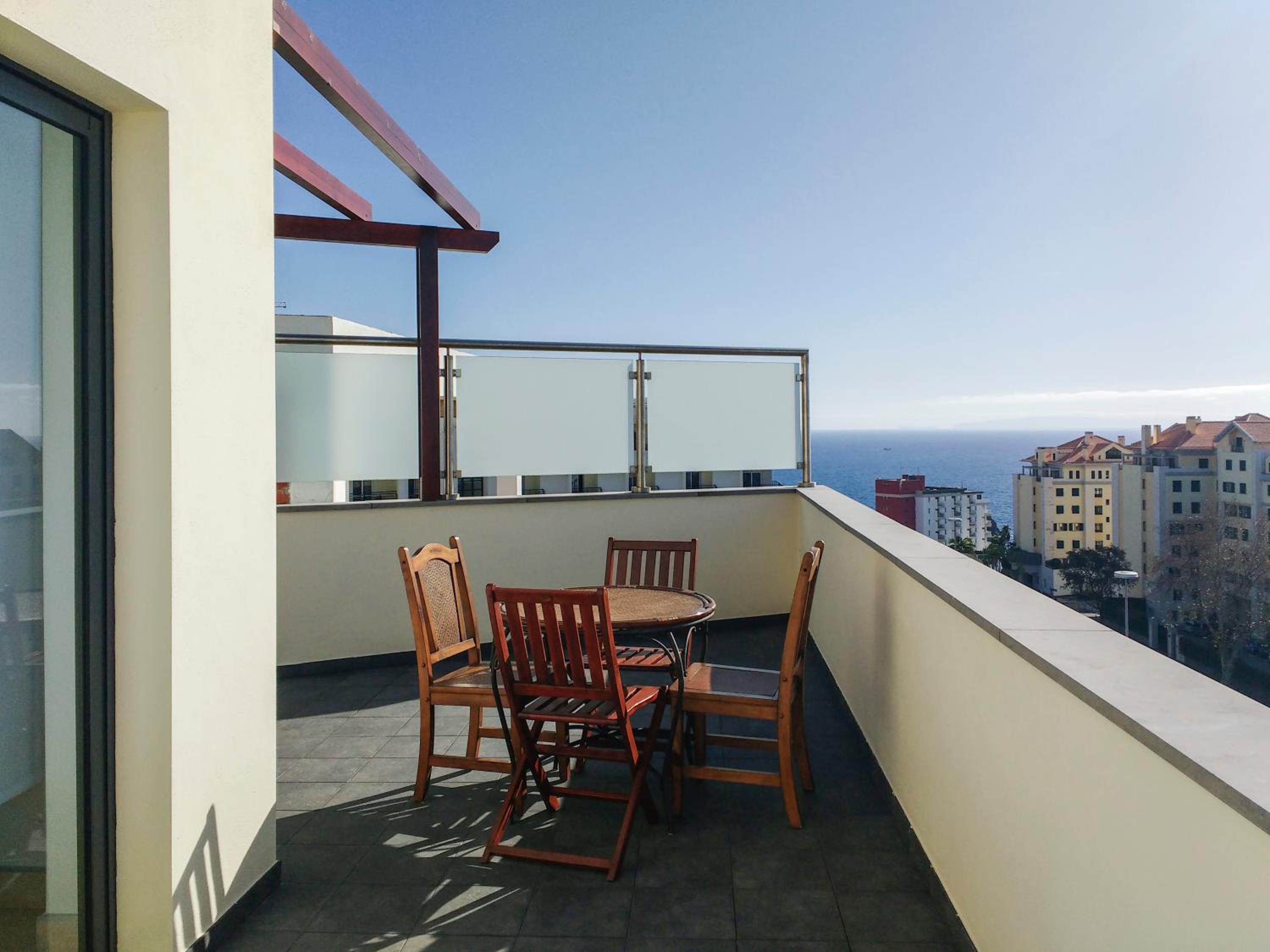 Two Bedroom Apartment with Balcony and Gorgeous view over the Atlantic view 3