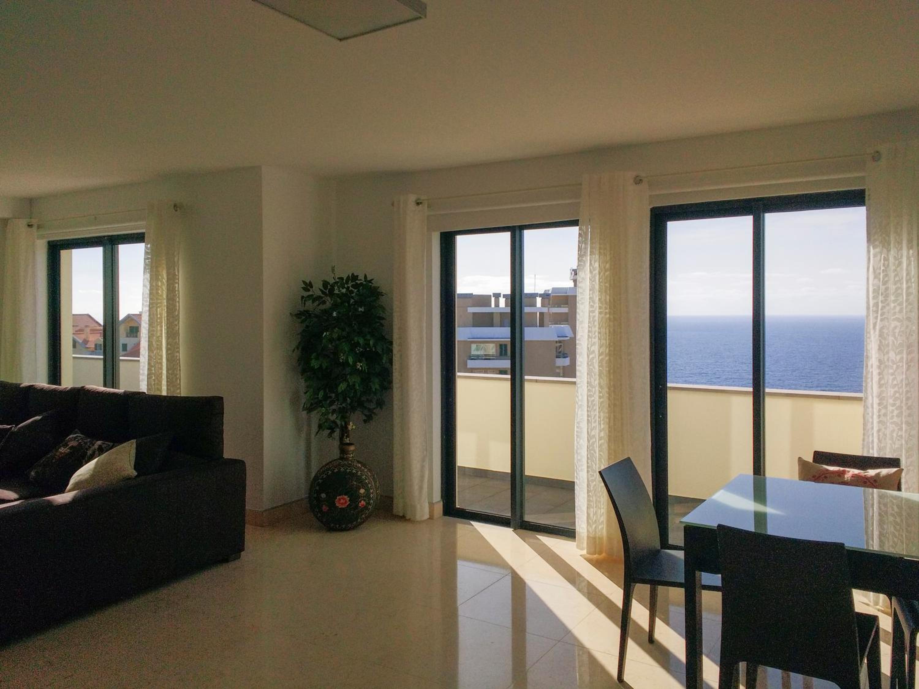 Two Bedroom Apartment with Balcony and Gorgeous view over the Atlantic view 4