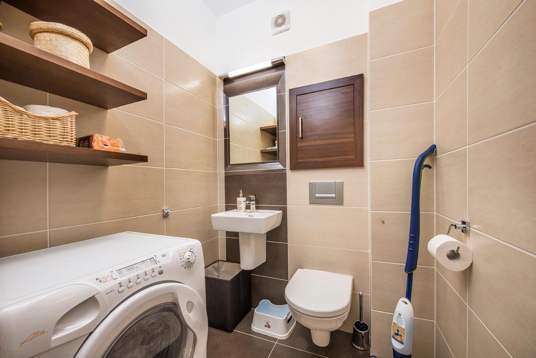 Family Apartment 32, House Oliver view 2