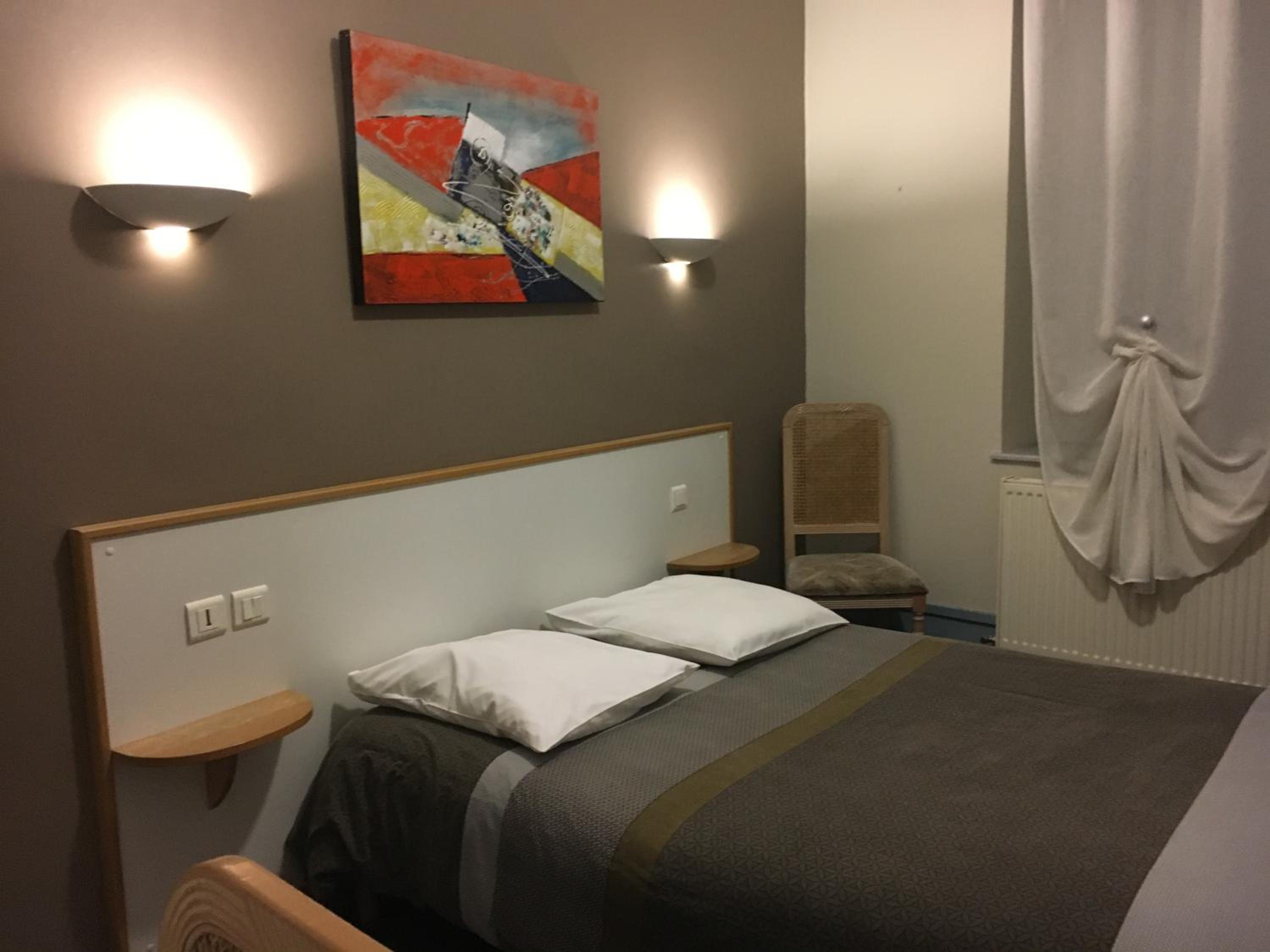 Hotel du Centre en Gueugnon — hotel room