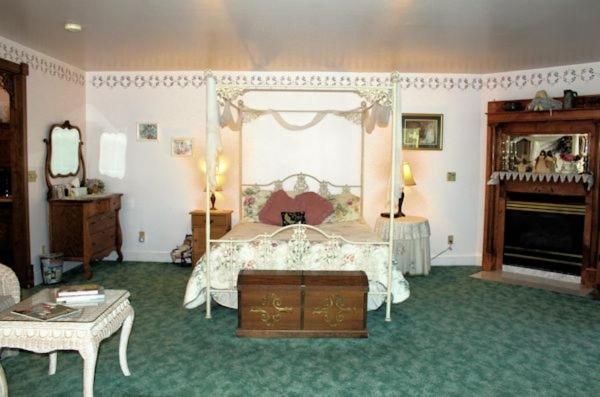 Belle Aire Mansion Guest House view 2