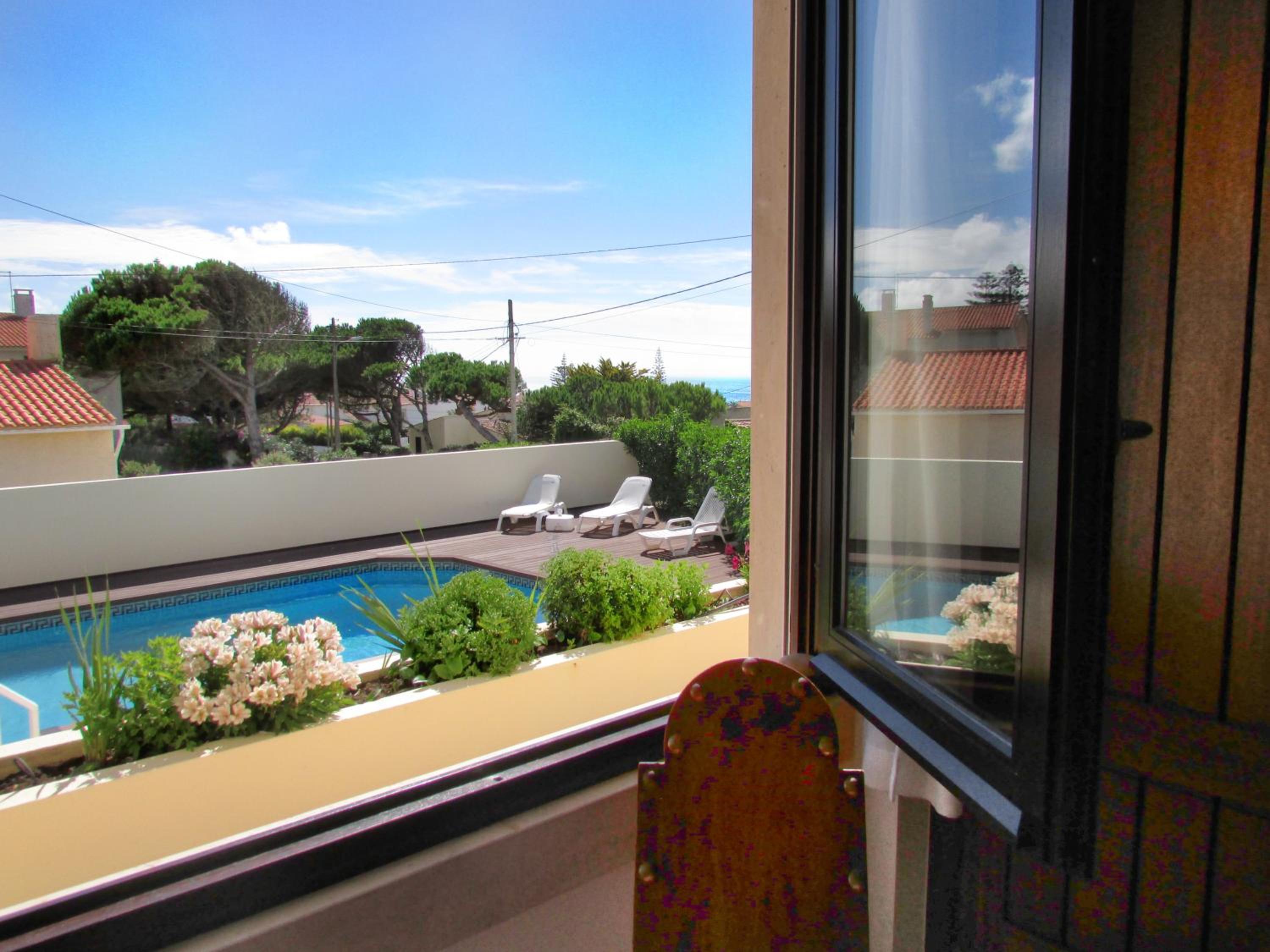 Family beach house, sea view, pool, Colares near Sintra
