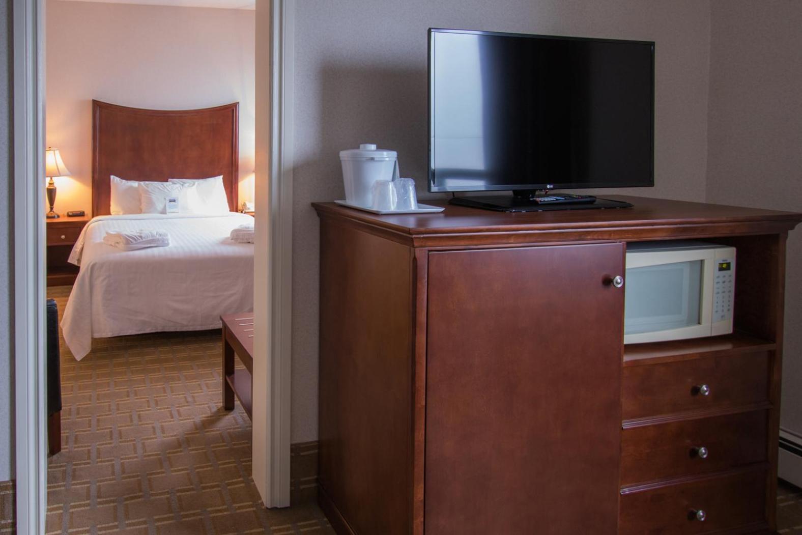 Thunder Bay Vacations - Prince Arthur Waterfront Hotel  Suites - Property Image 2