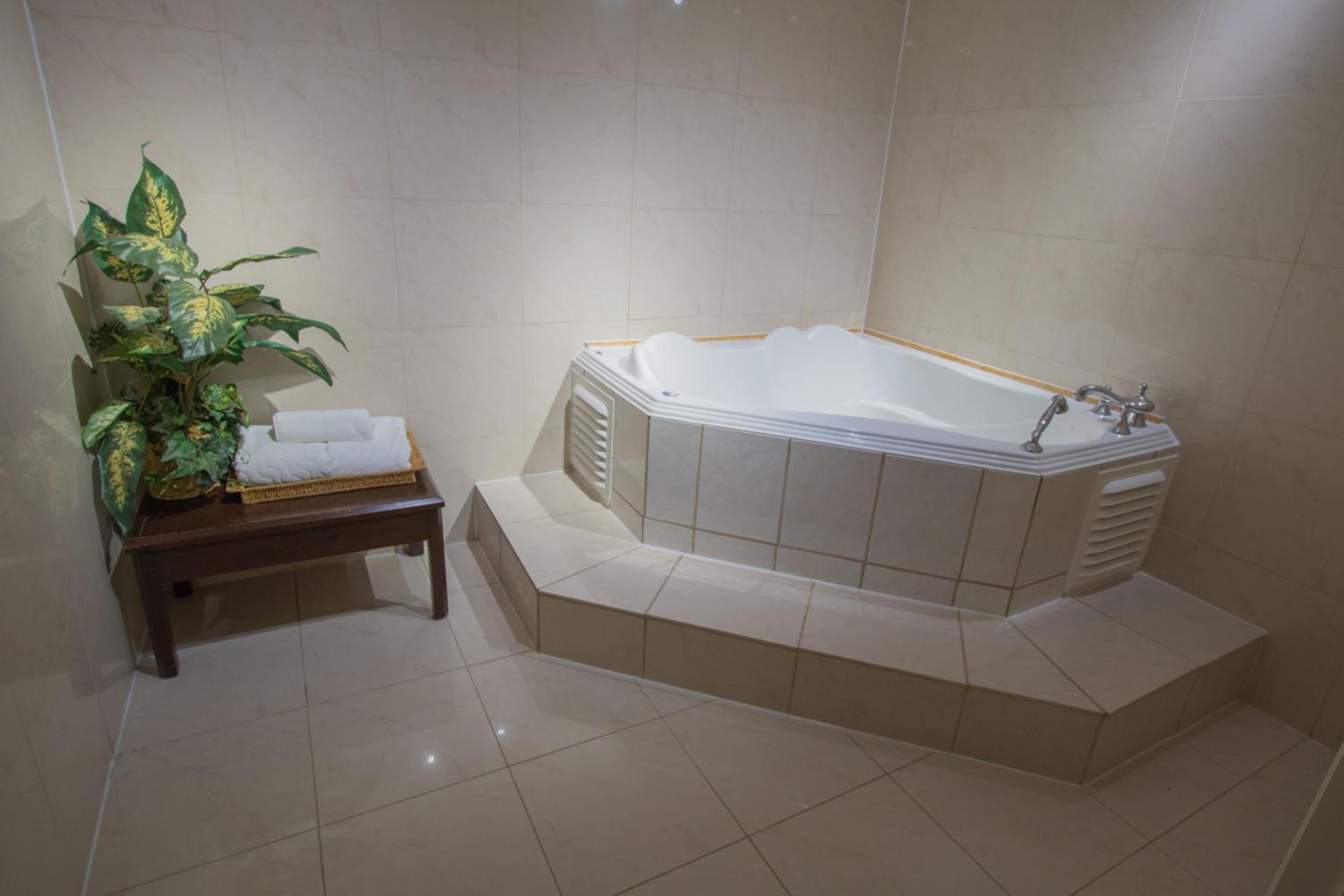 Thunder Bay Vacations - Prince Arthur Waterfront Hotel  Suites - Property Image 3