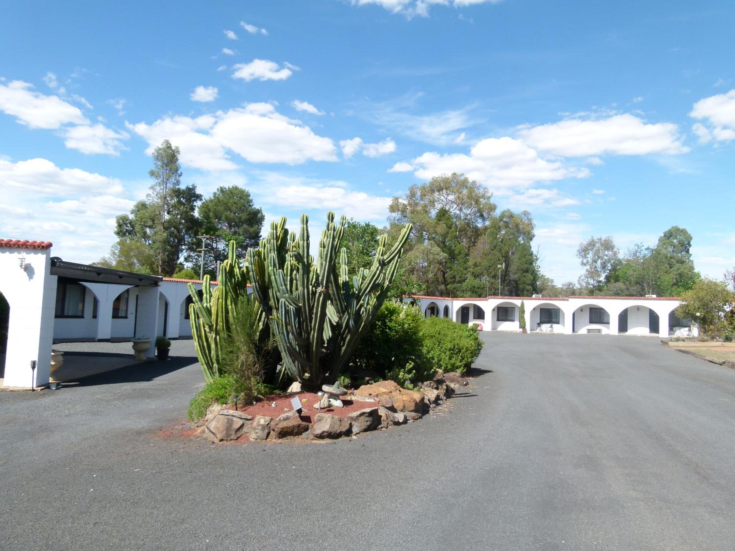 Azalea Motel