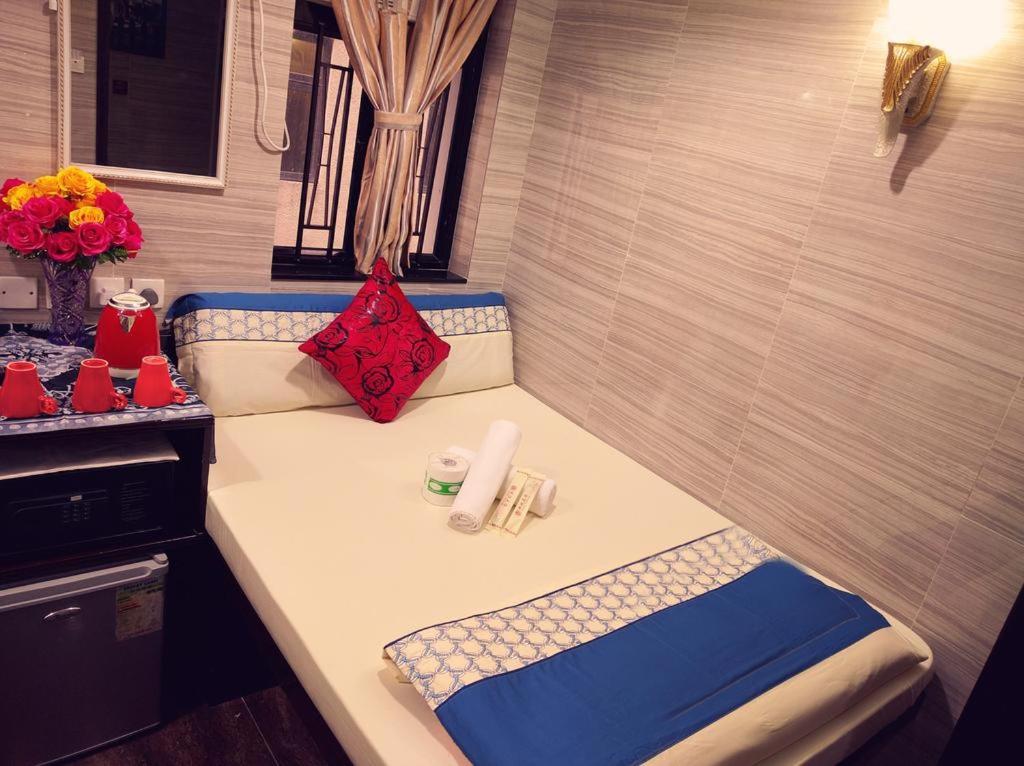 First Inn 24 HOUR RECEPTION 10TH F, Block D & E CHUNGKING MANSION TST