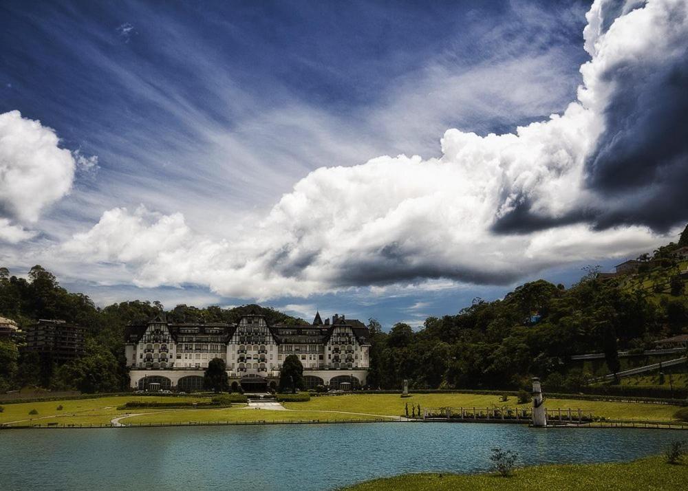 Palácio Quitandinha Espetacular Apartamento com Vista para o Lago