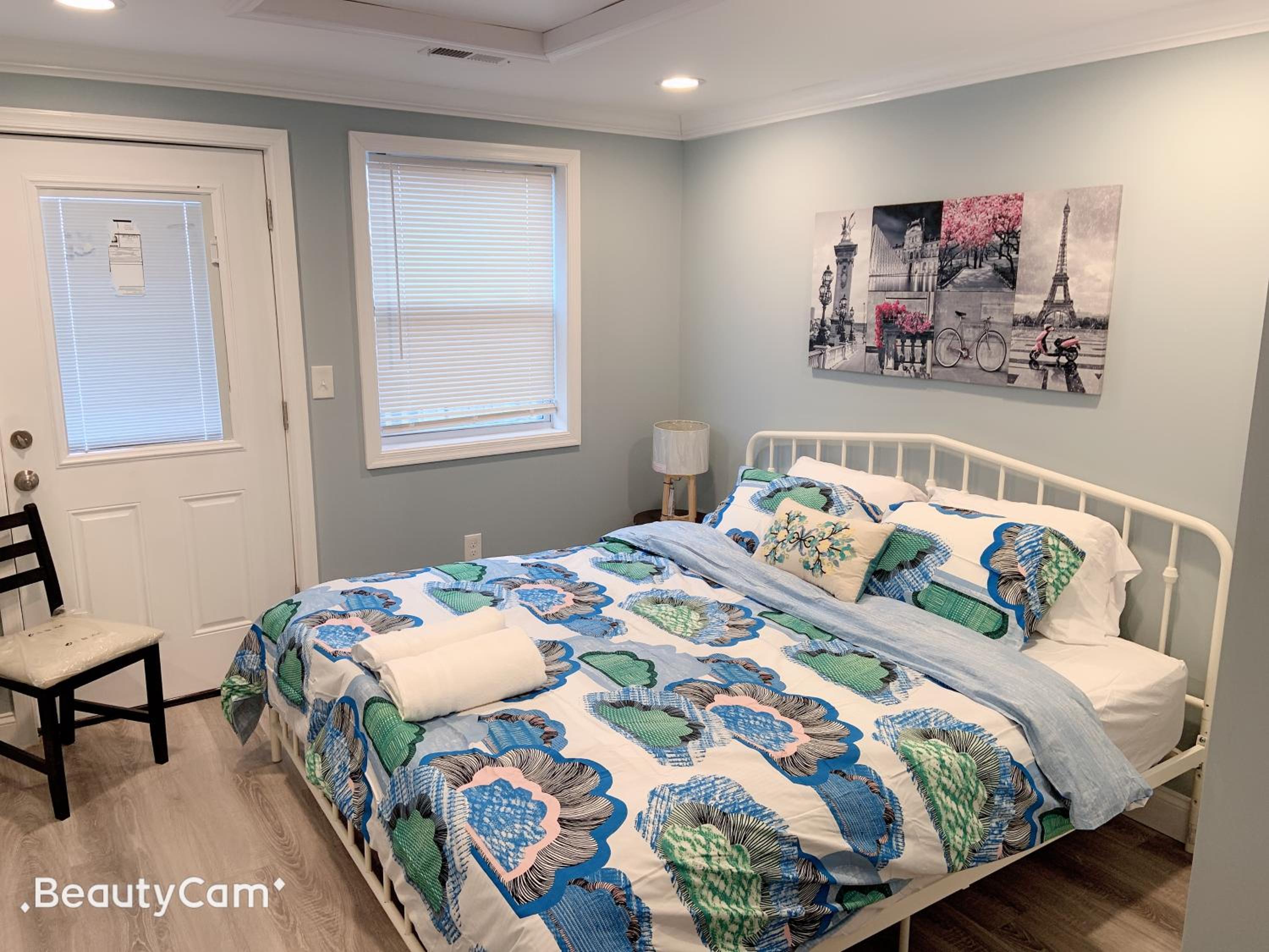 EN SUITE NEXT TO FELLS POINT - Property Image 10