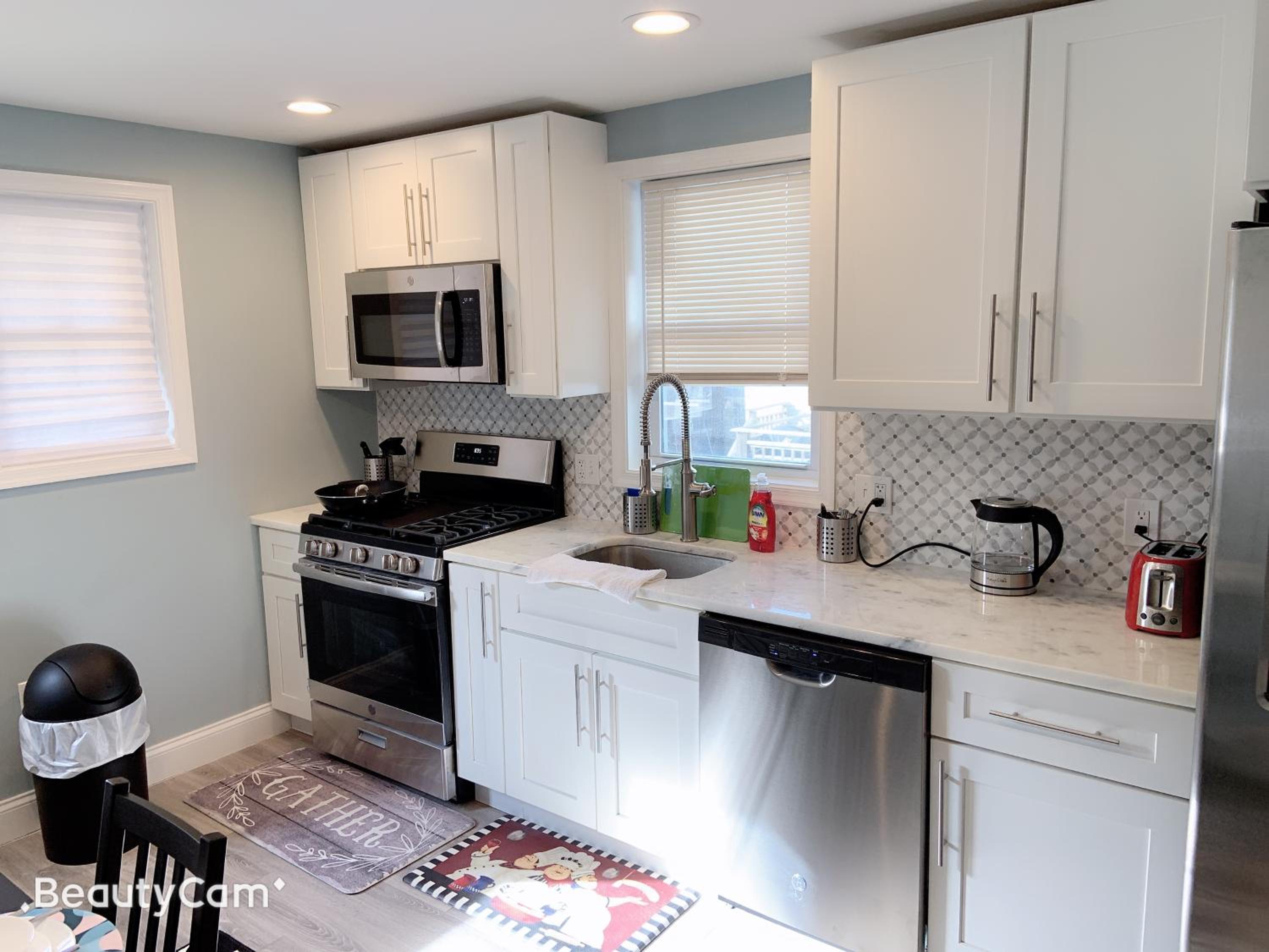 EN SUITE NEXT TO FELLS POINT - Property Image 1