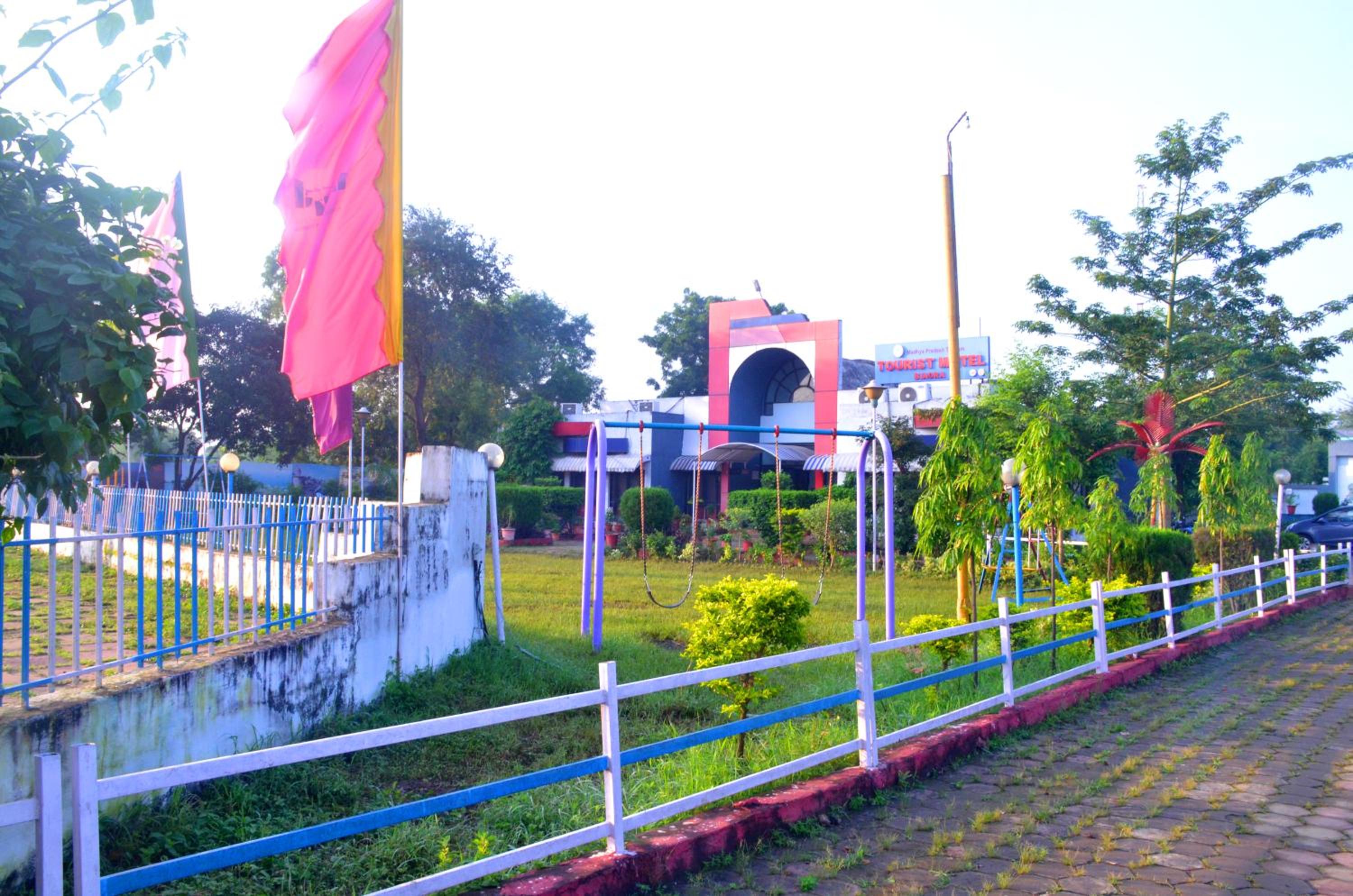 MPT Tourist Motel, Biaora view 3