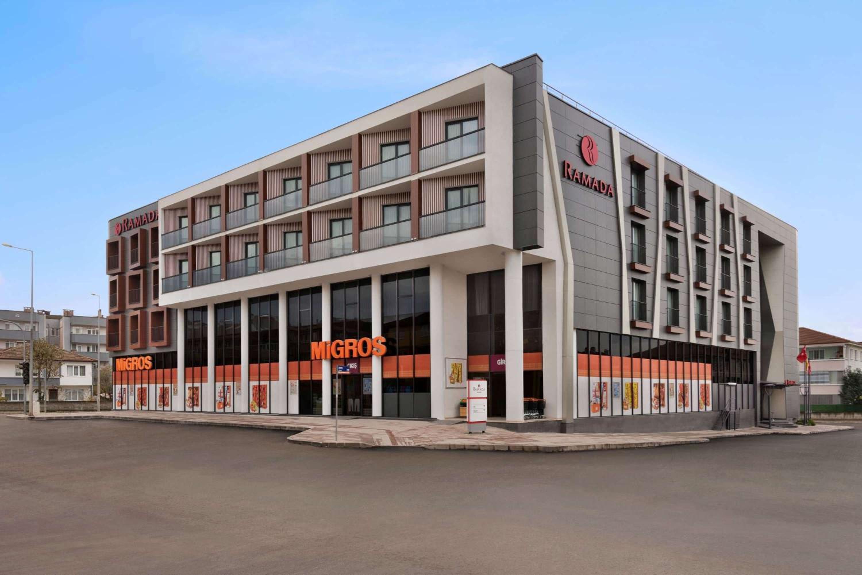 Hotel Ramada by Wyndham Sakarya Hendek - Image 1