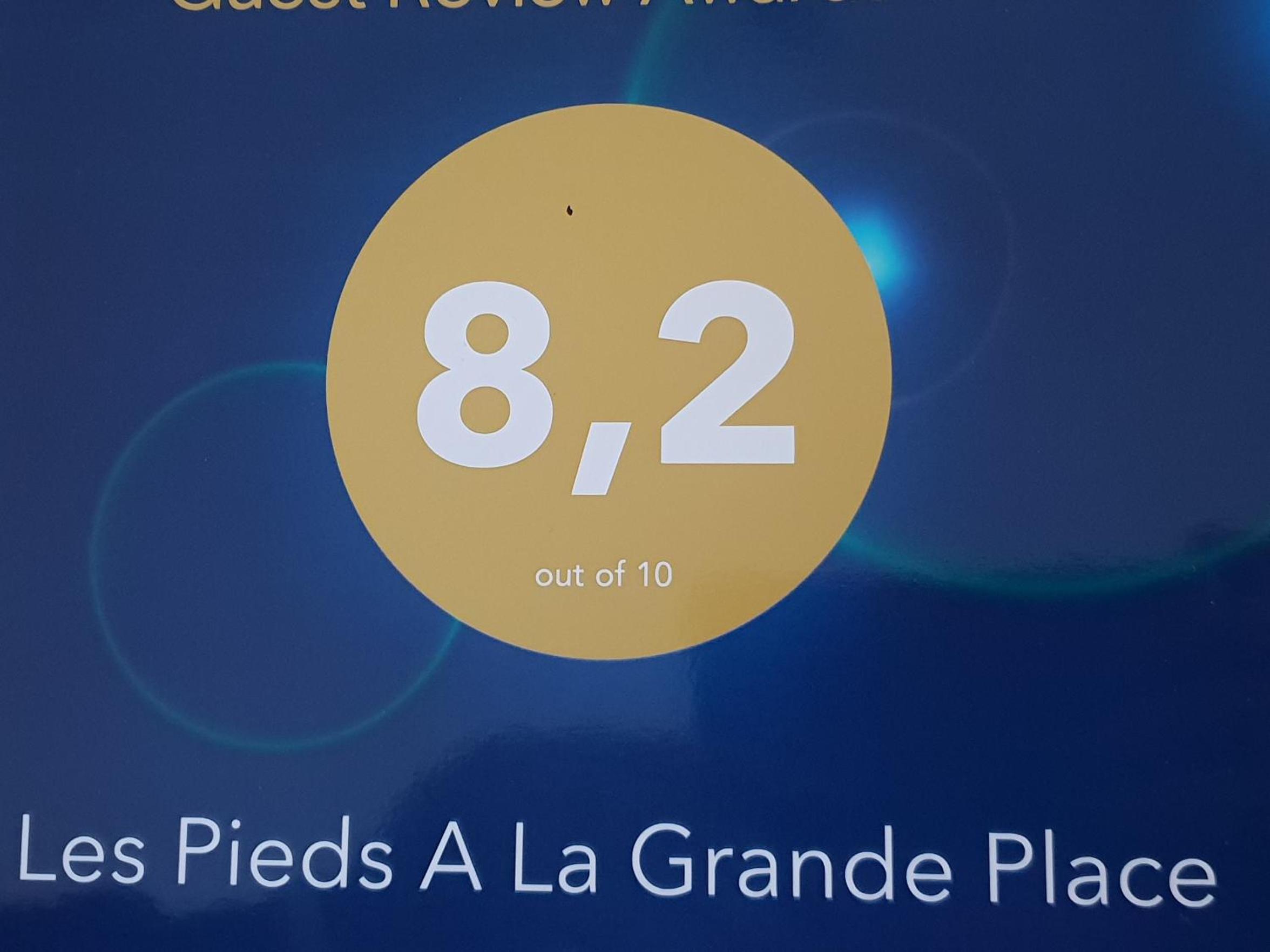 Les Pieds a La Grande Place