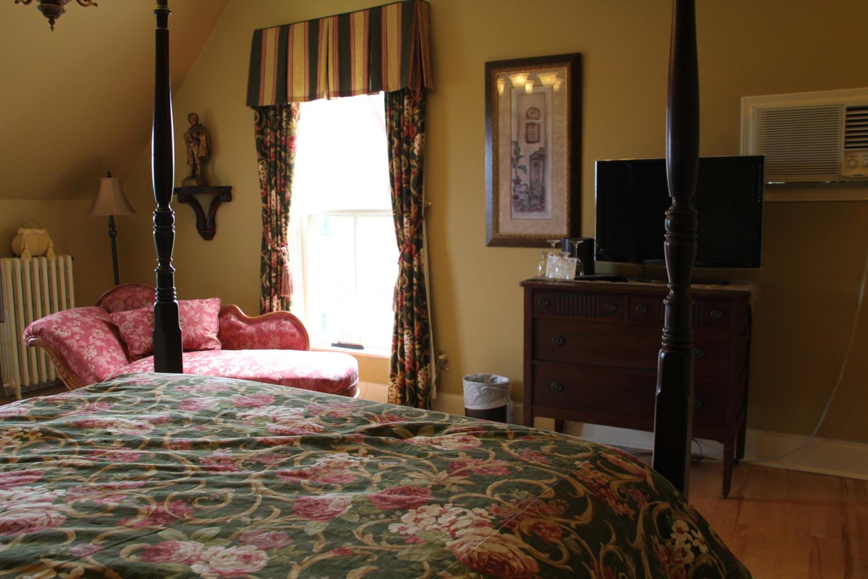 Lynwood Inn