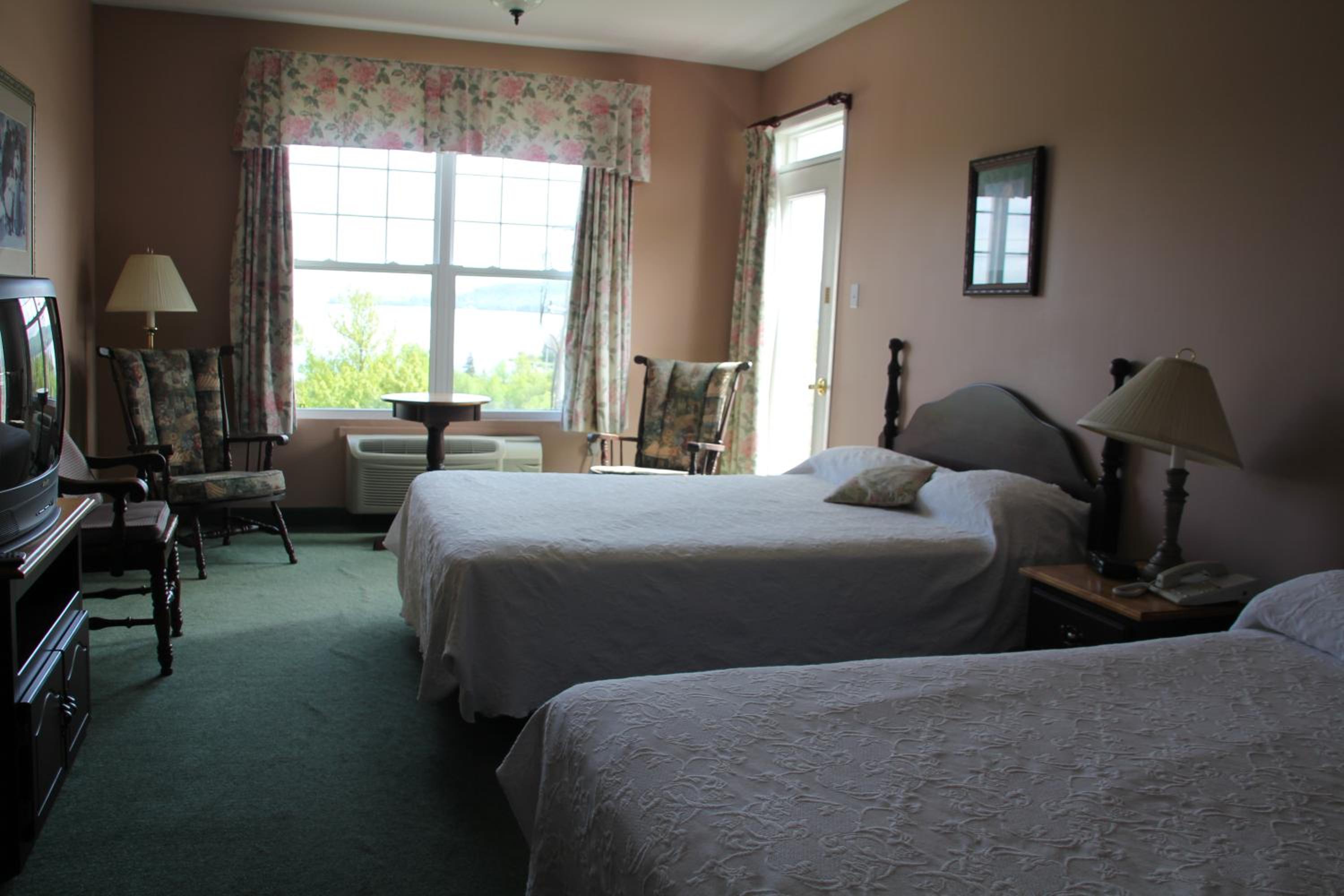 Lynwood Inn