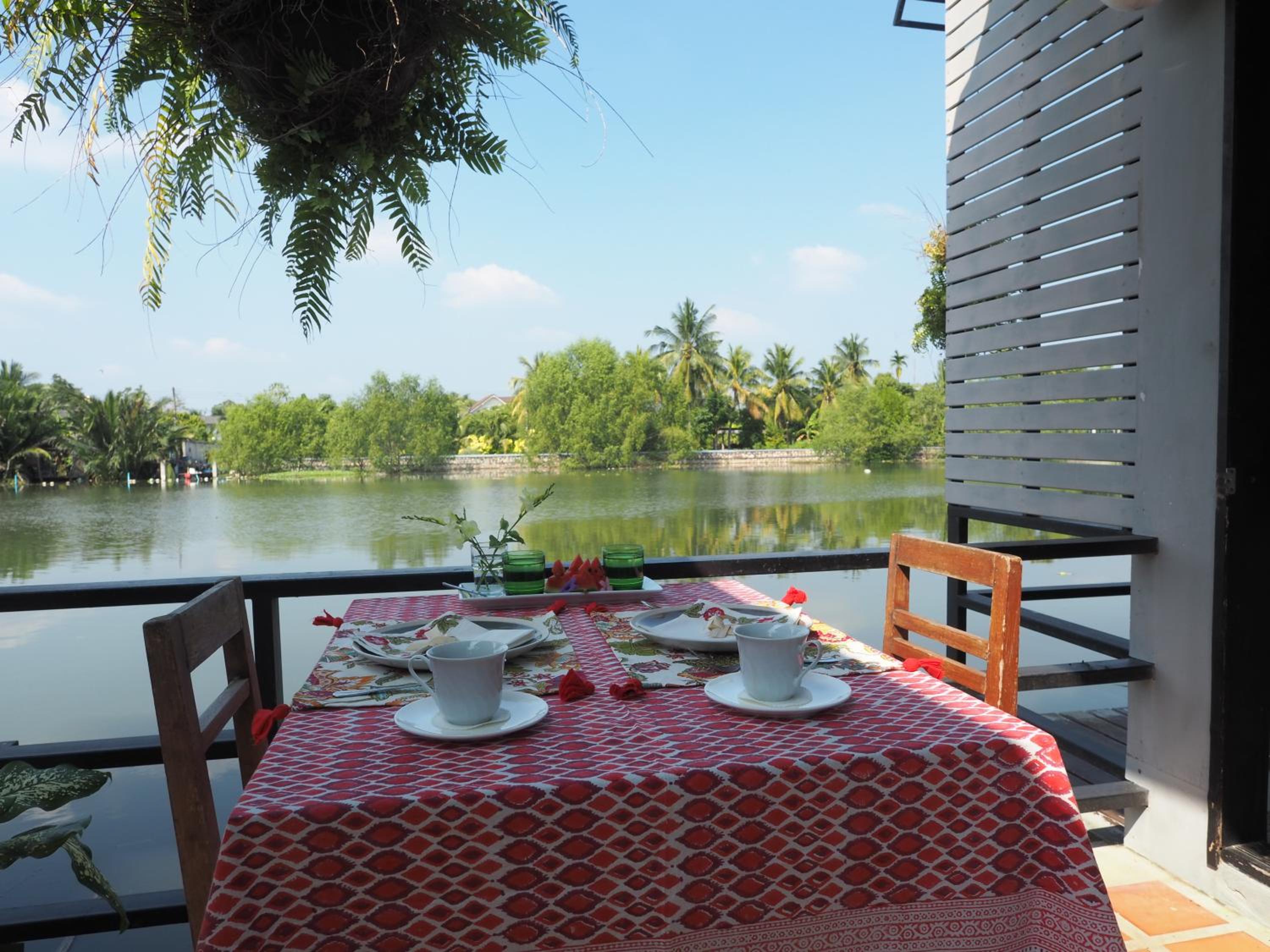 Amphawa Caza Platuu