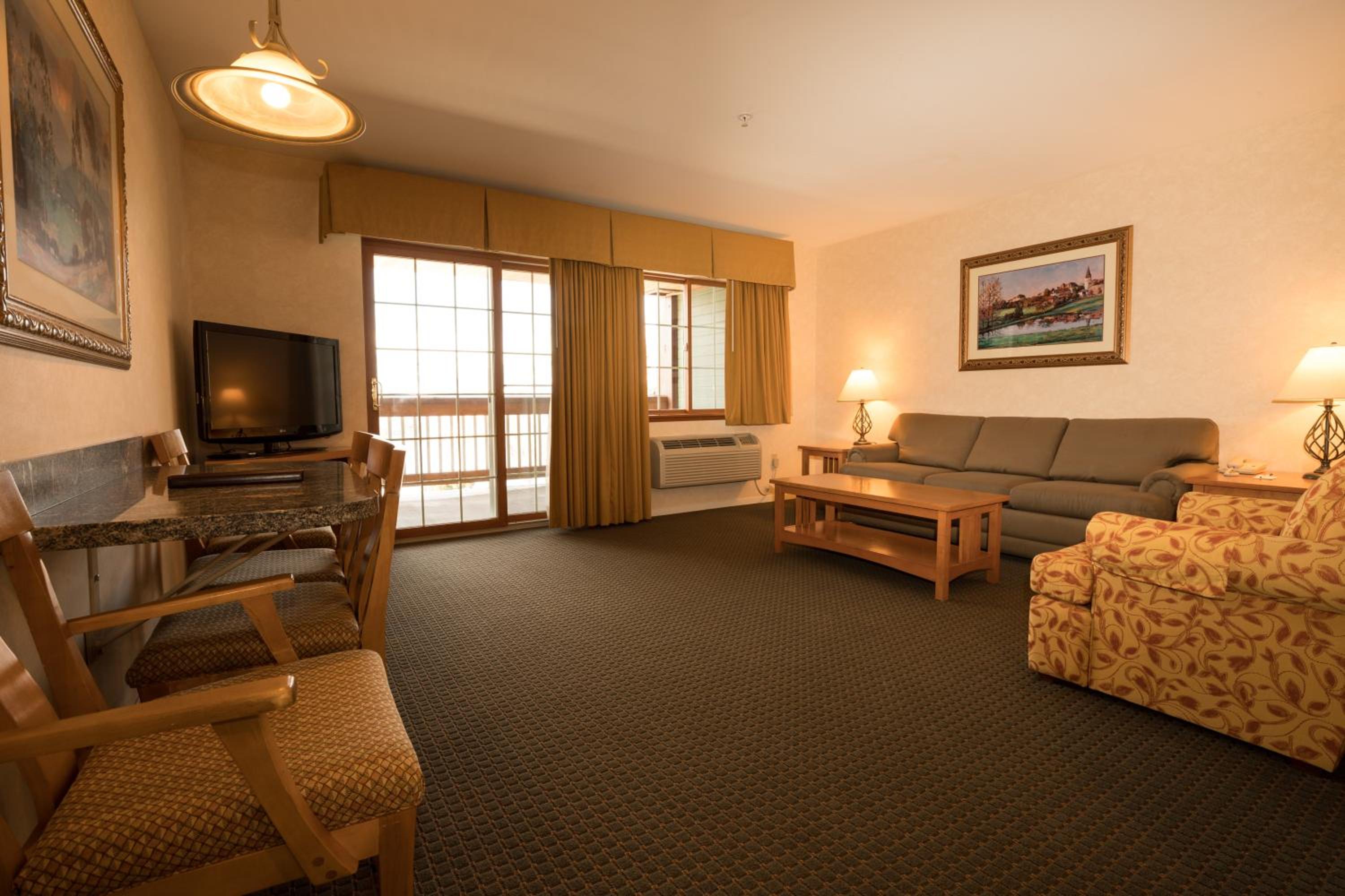 Lakeside Lodge and Suites