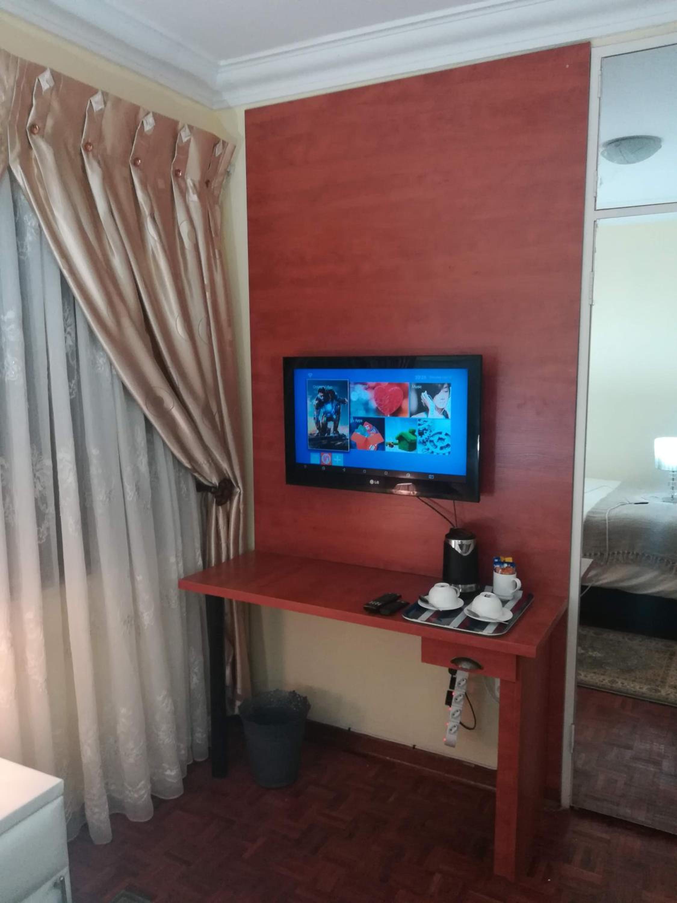 Lalela House Boutique Guesthouse - Free Wifi & Secure Parking