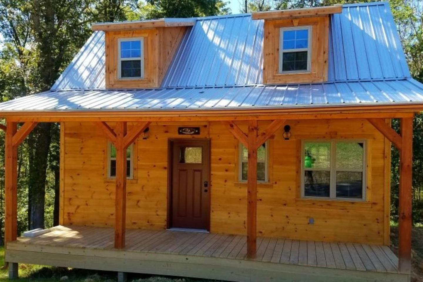 The Frontier - An Amish Built Deluxe Cabin view 3