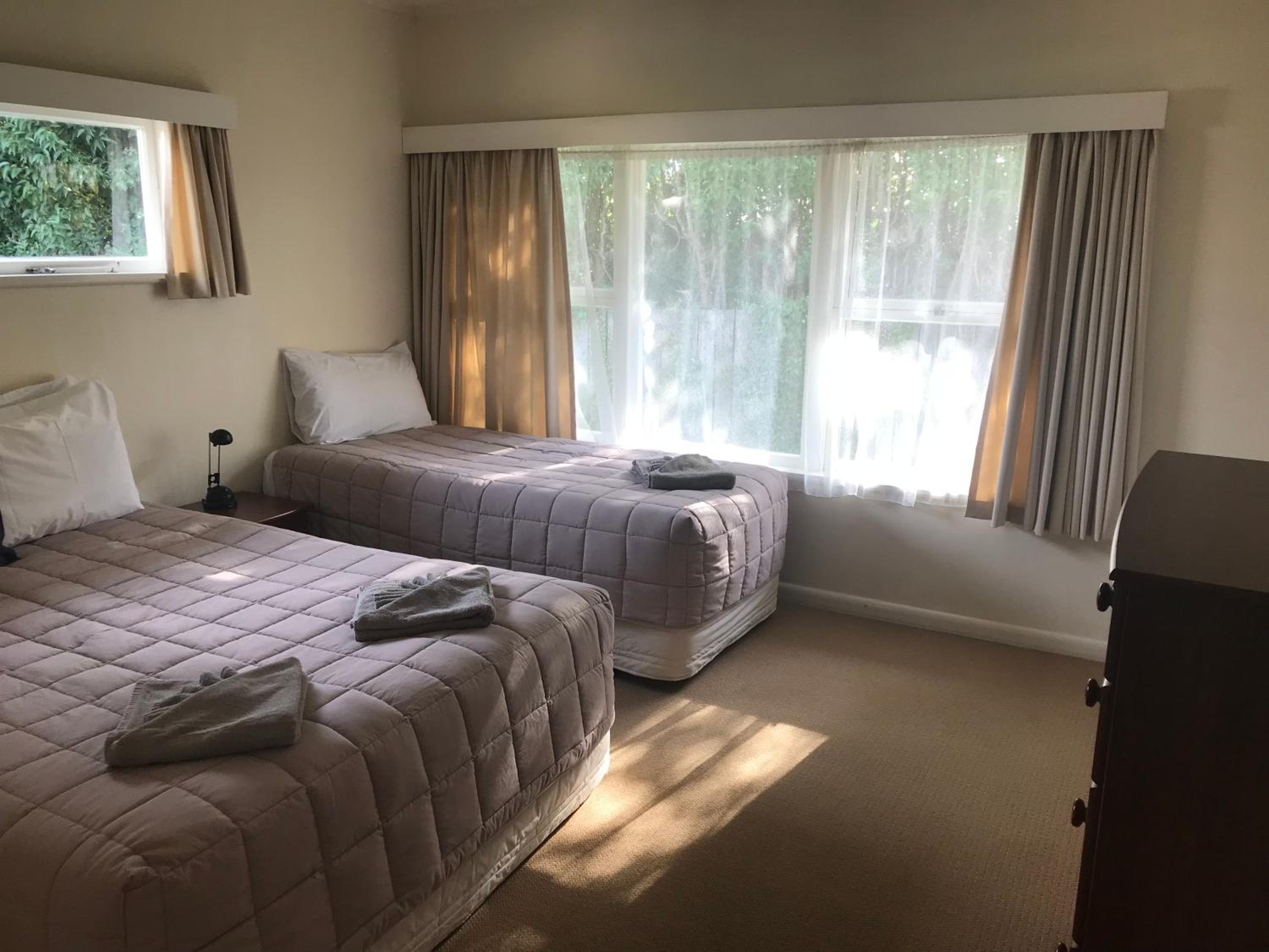 Tudor Lodge Motel