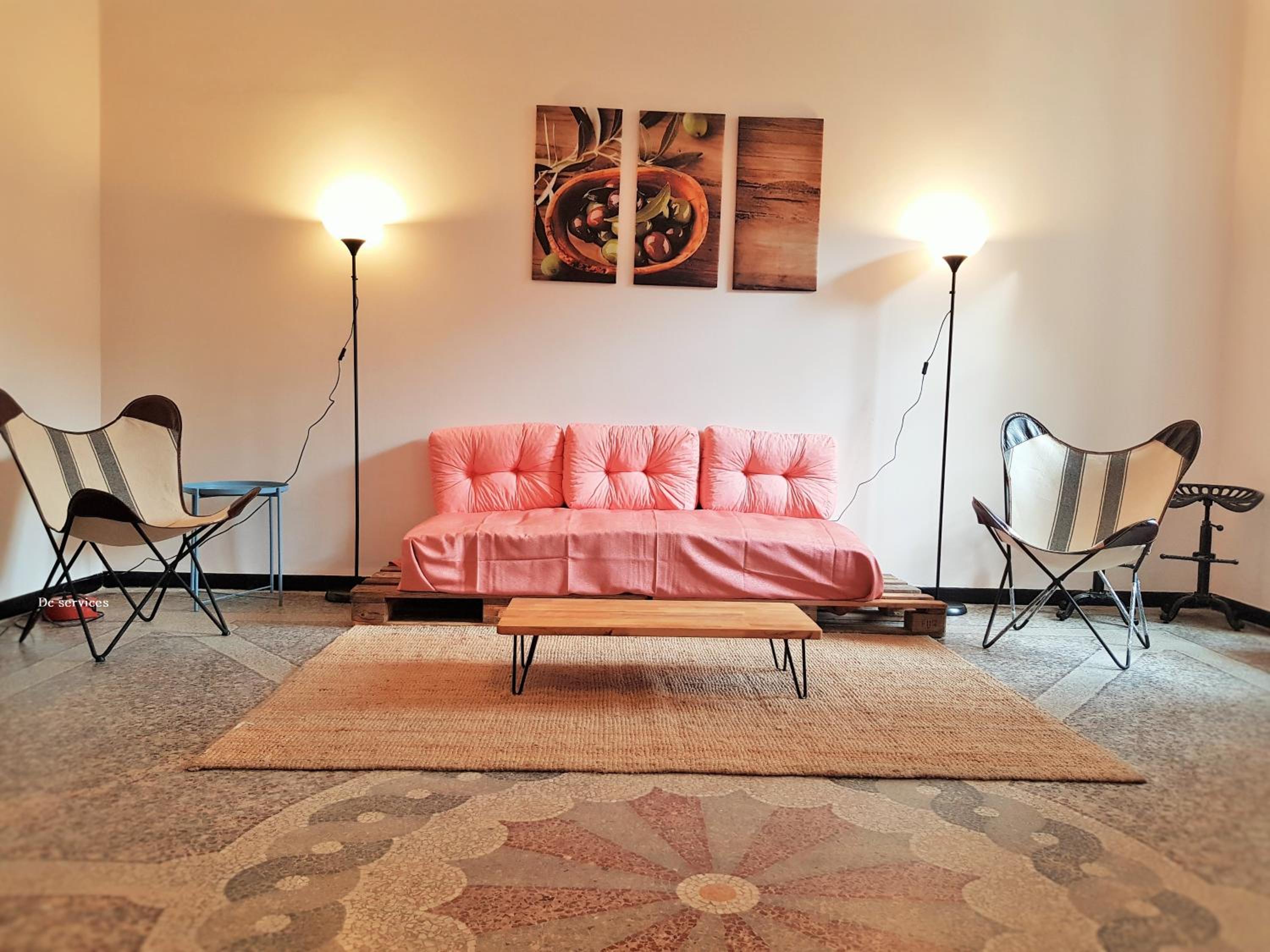 Medieval Pieve, holiday home with garden, WiFi & parking