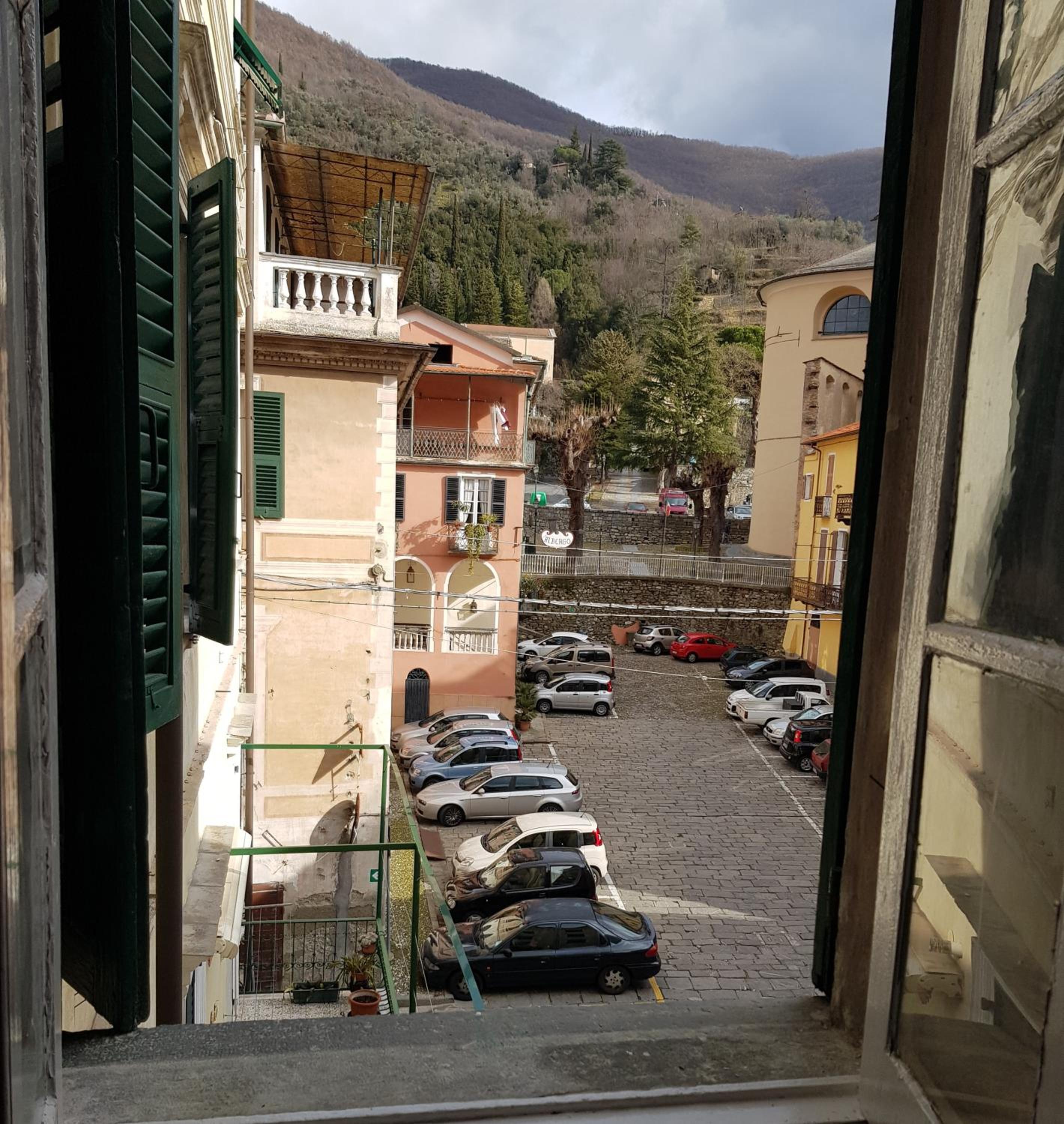 Medieval Pieve, holiday home with garden, WiFi & parking