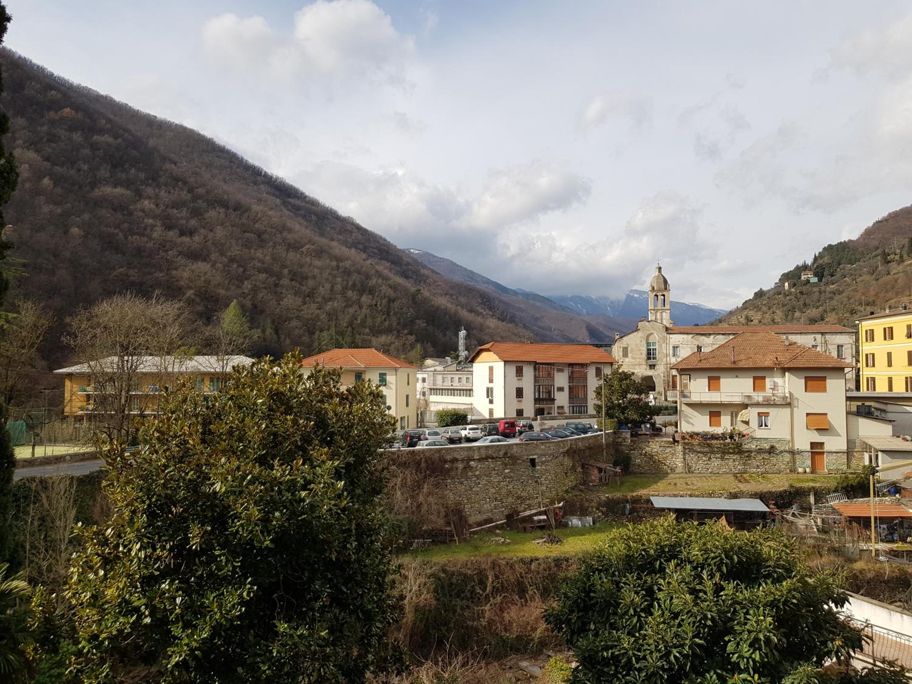 Medieval Pieve, holiday home with garden, WiFi & parking