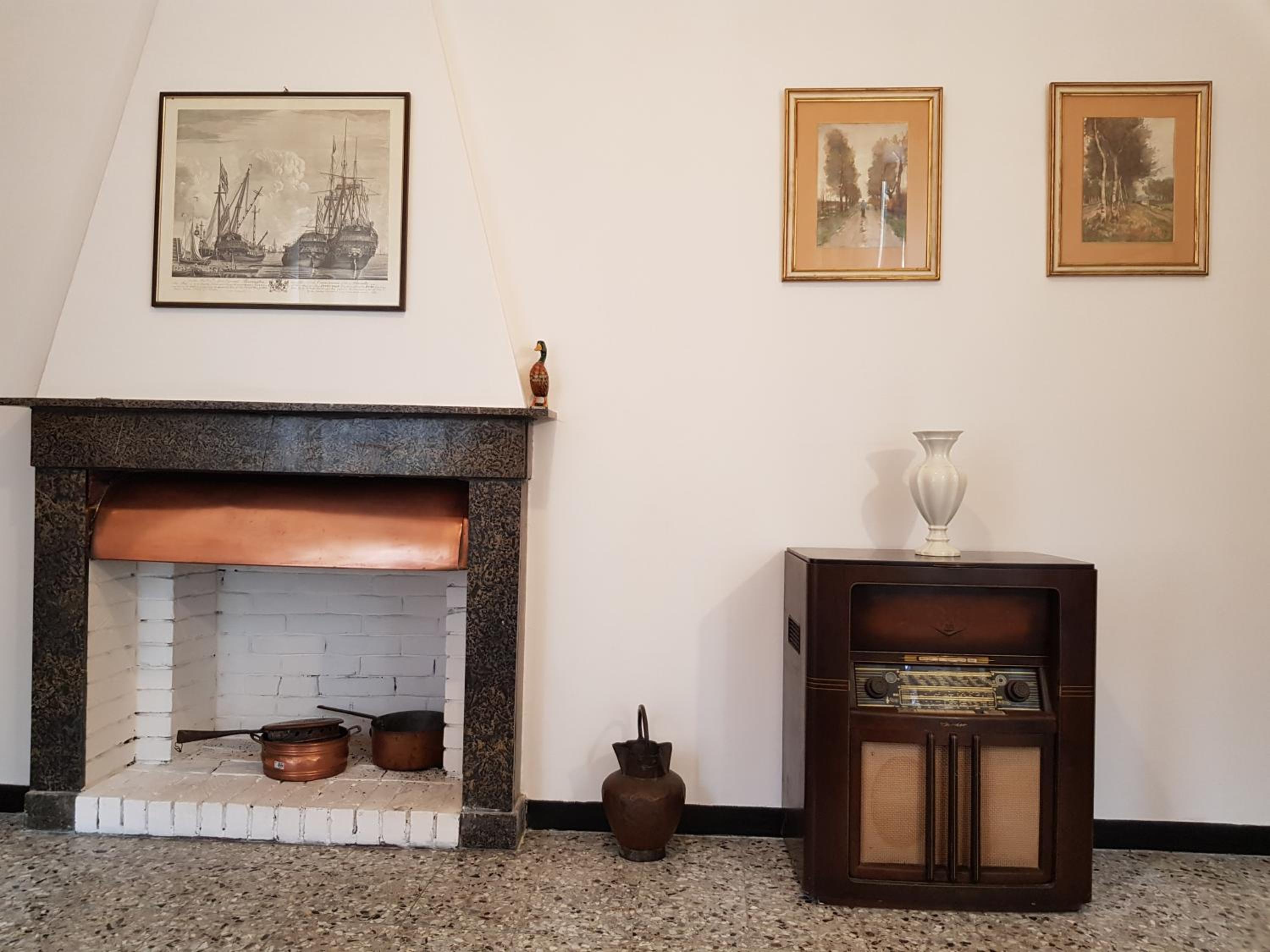 Medieval Pieve, holiday home with garden, WiFi & parking