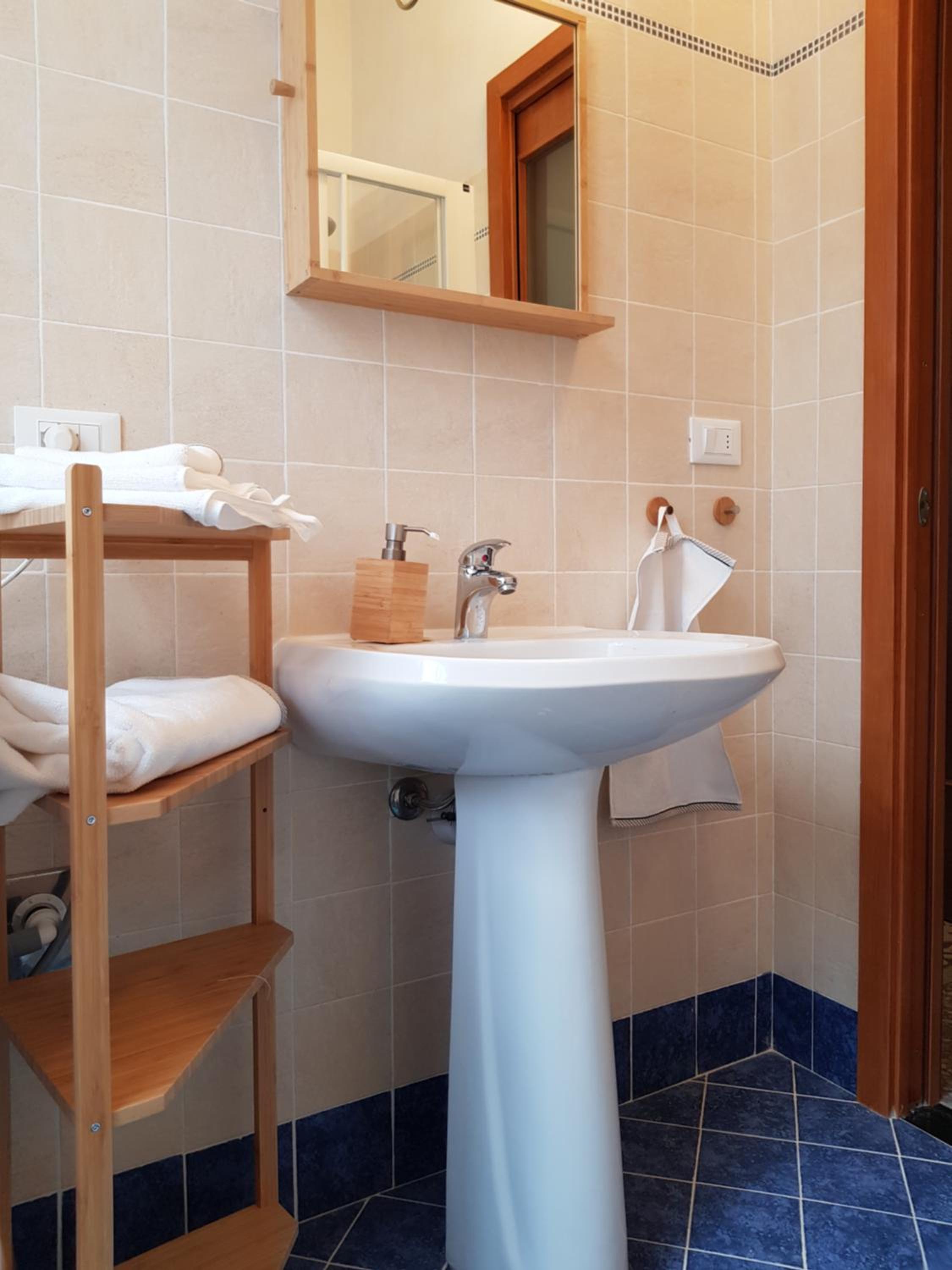 Medieval Pieve, holiday home with garden, WiFi & parking