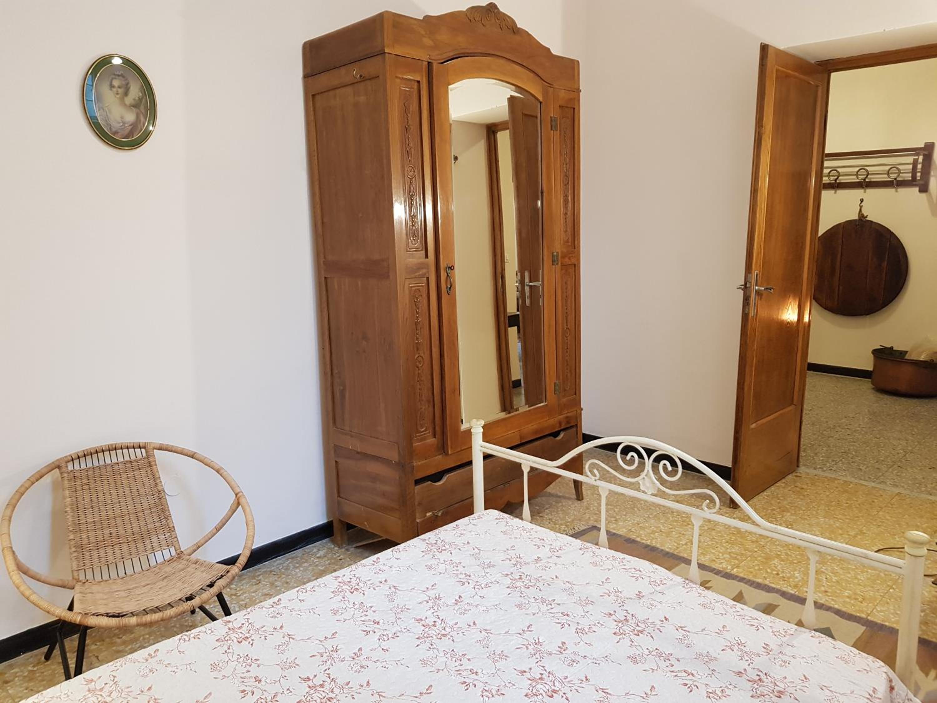 Medieval Pieve, holiday home with garden, WiFi & parking
