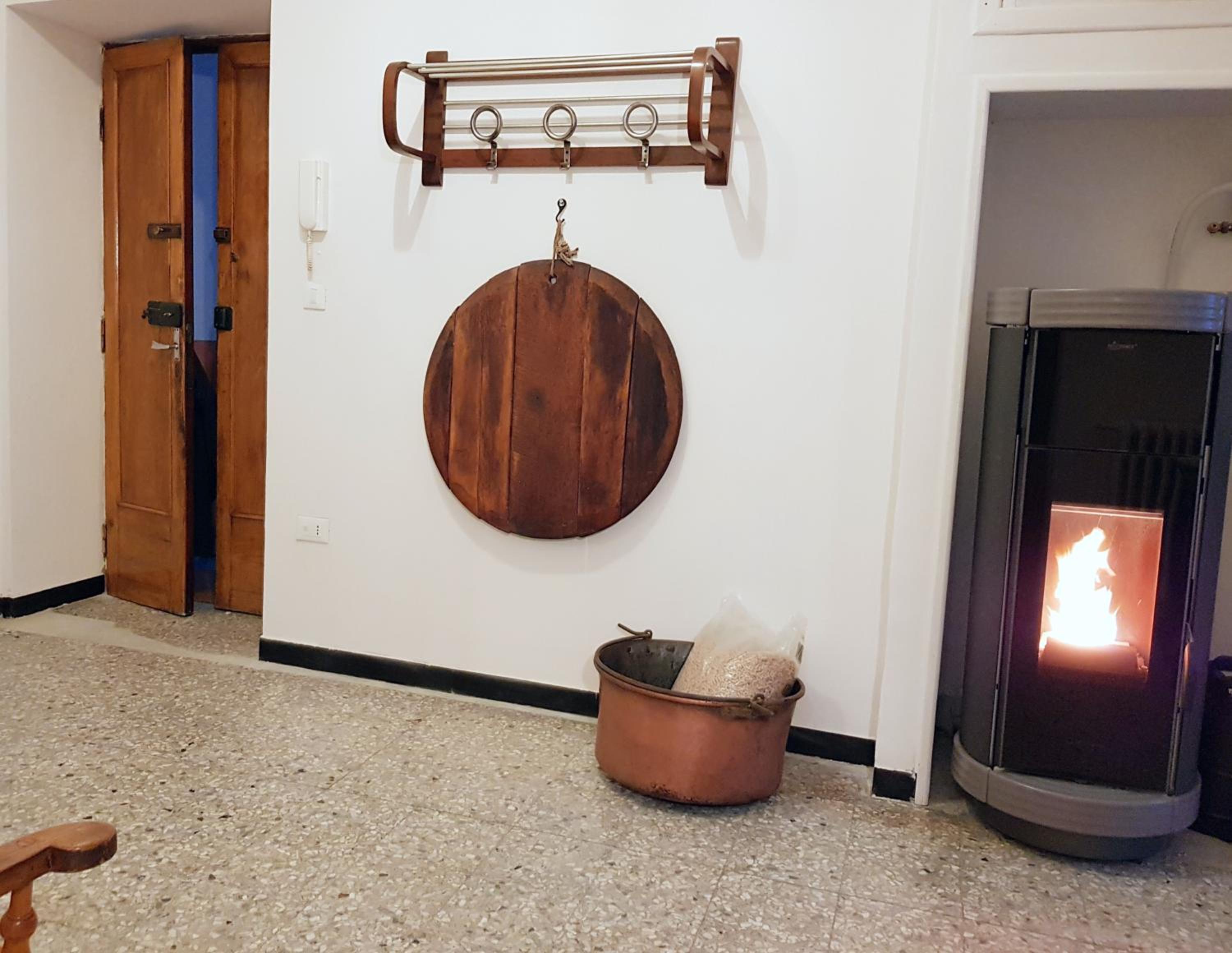 Medieval Pieve, holiday home with garden, WiFi & parking
