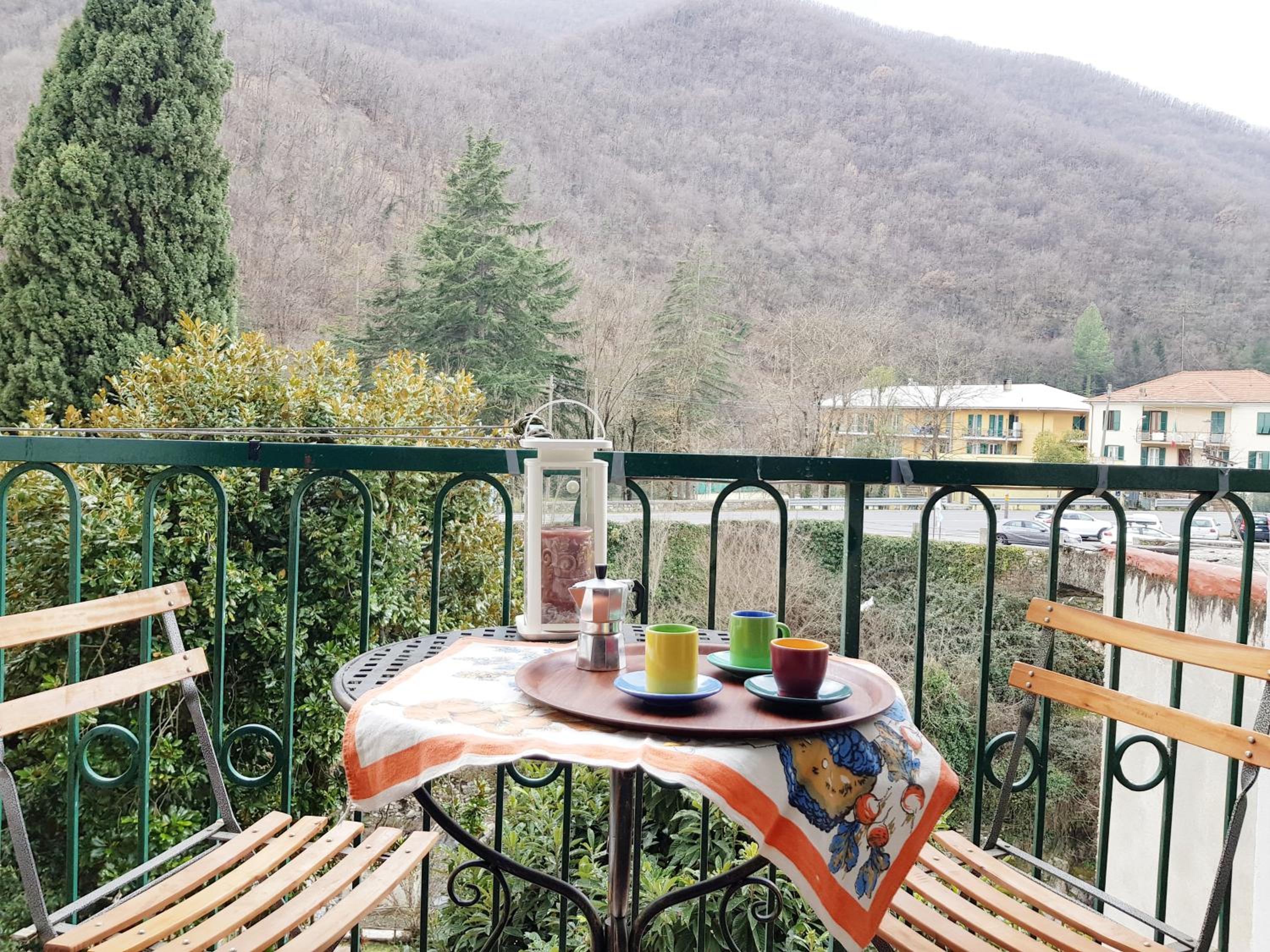 Medieval Pieve, holiday home with garden, WiFi & parking