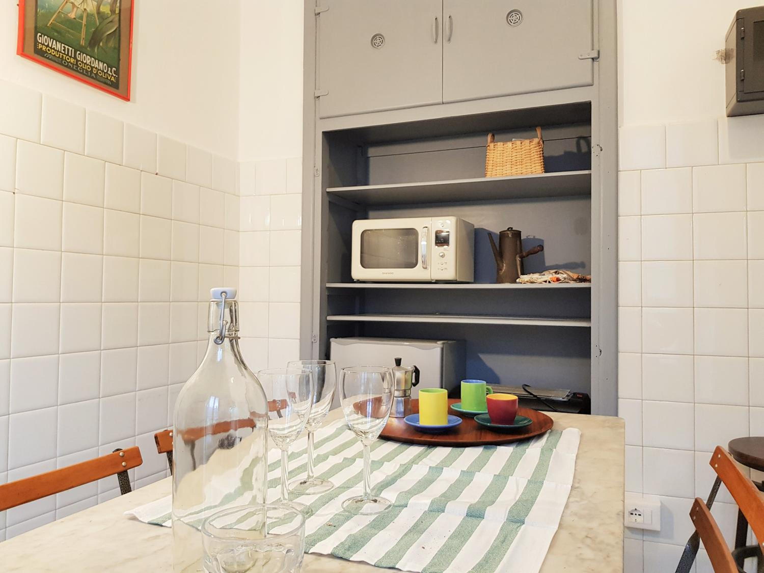 Medieval Pieve, holiday home with garden, WiFi & parking