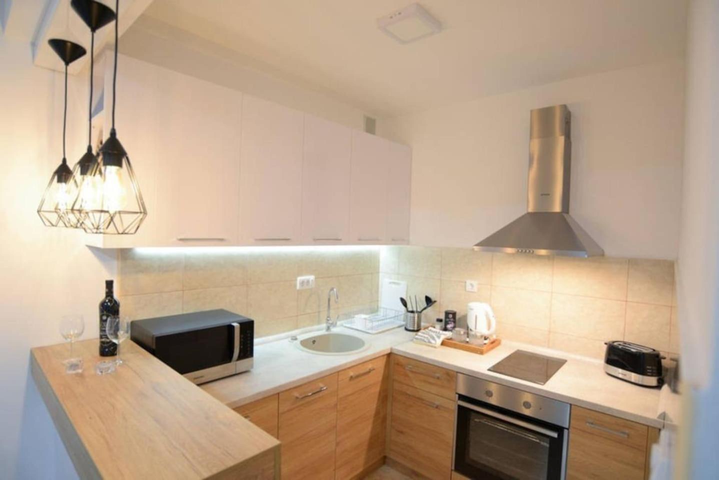 Sunny Apartment 18